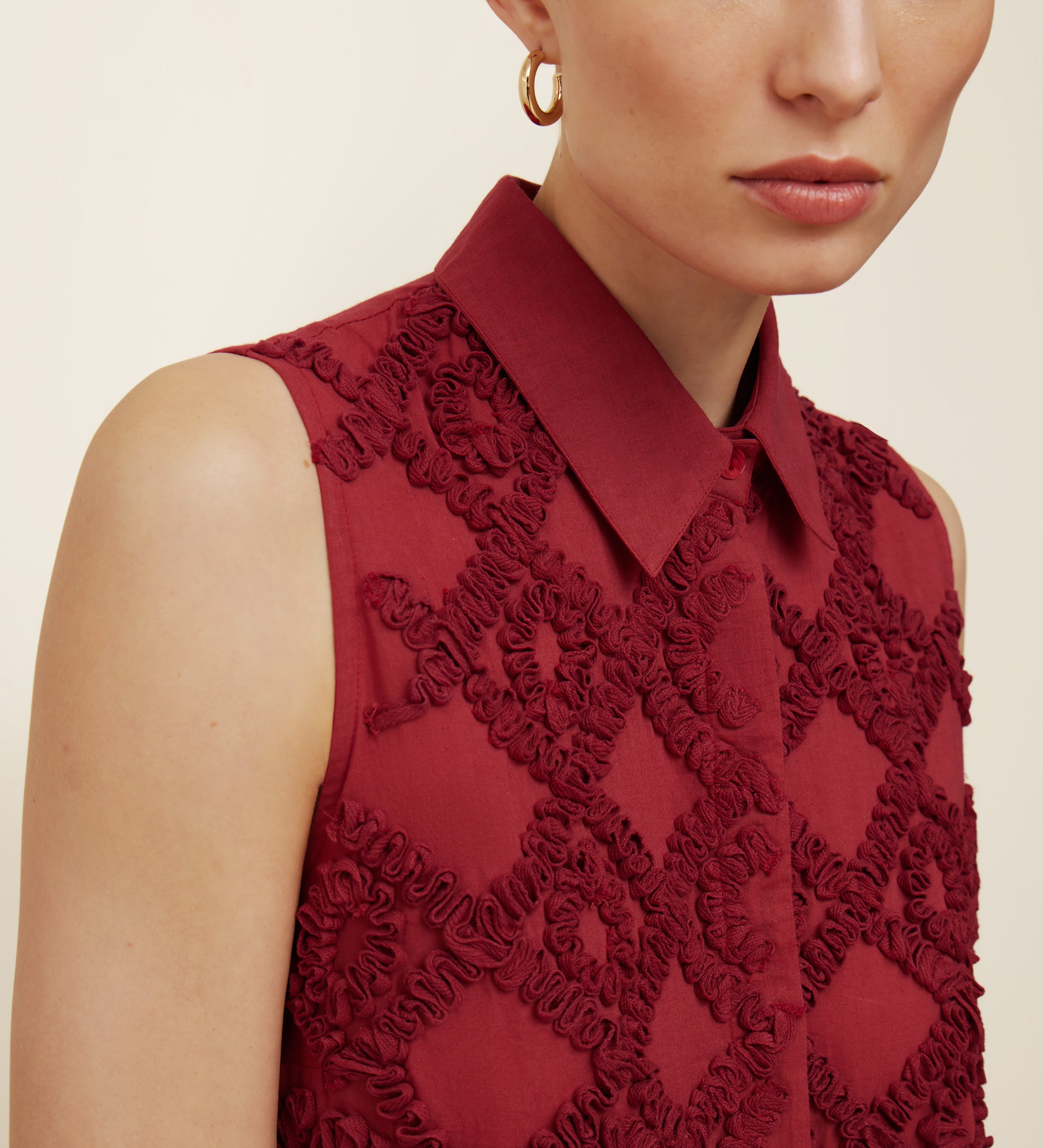 Vestido bordado pisos fruncidos