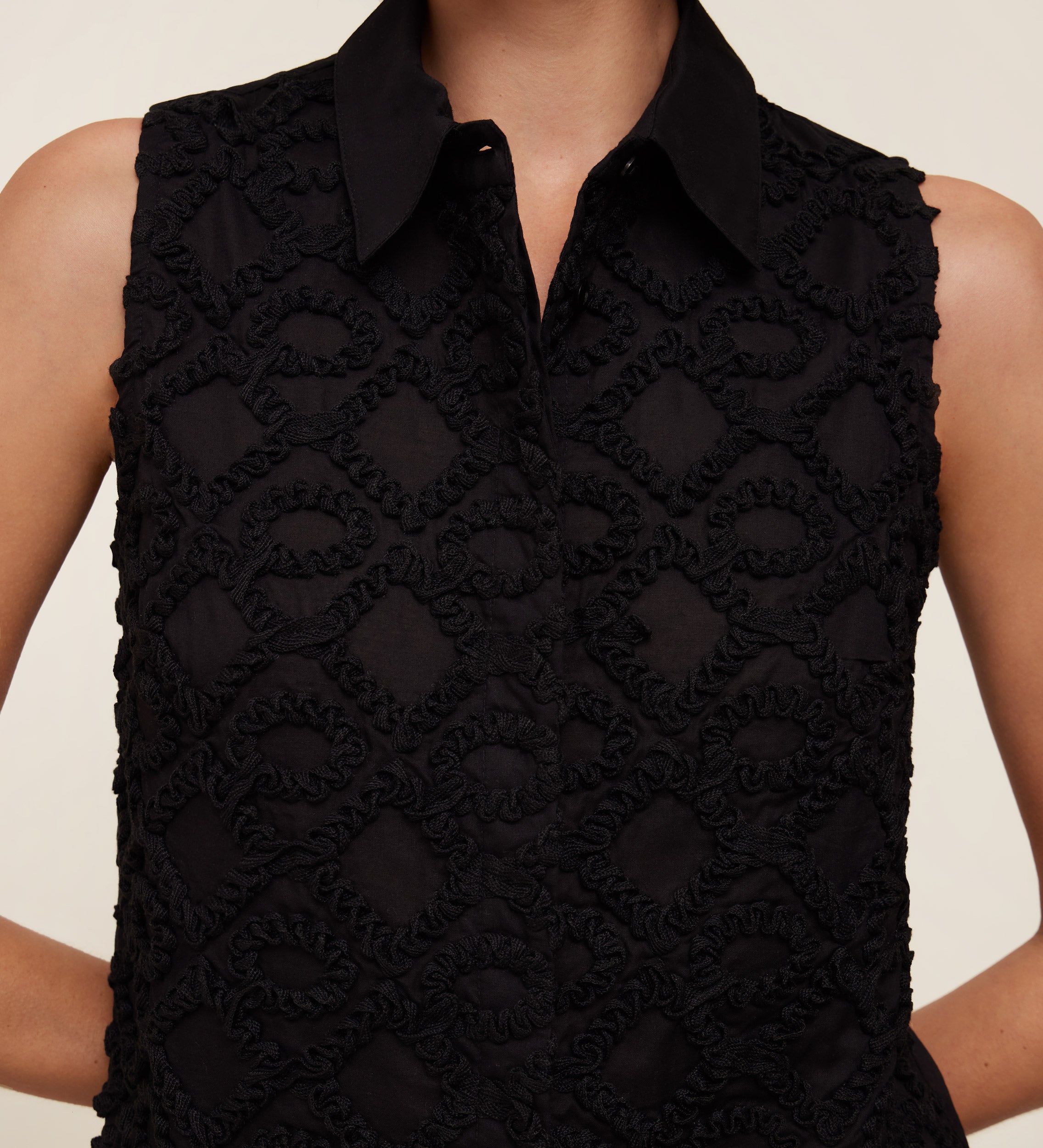 Haut à ruban brodé