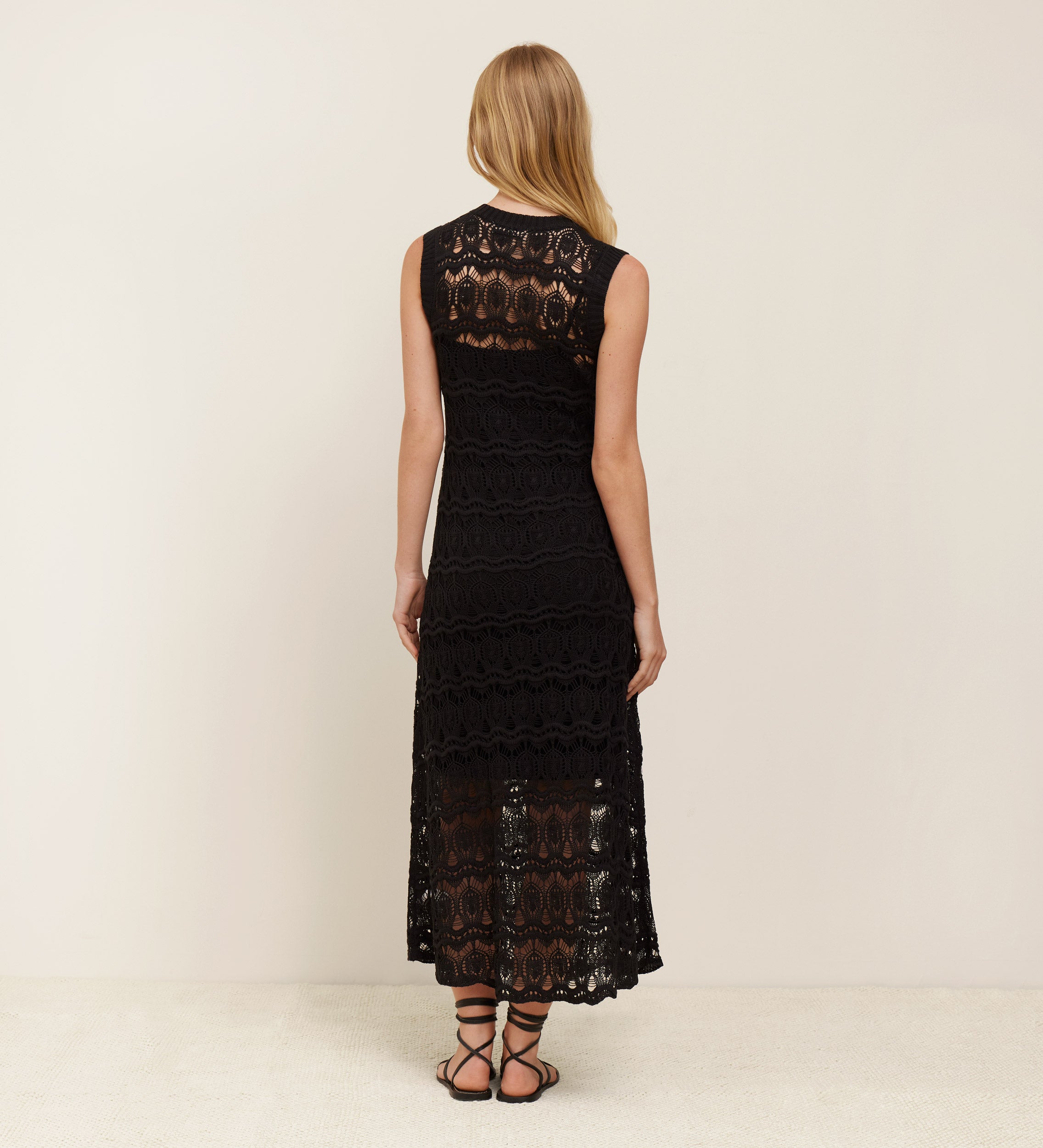 Vestido tricot calados