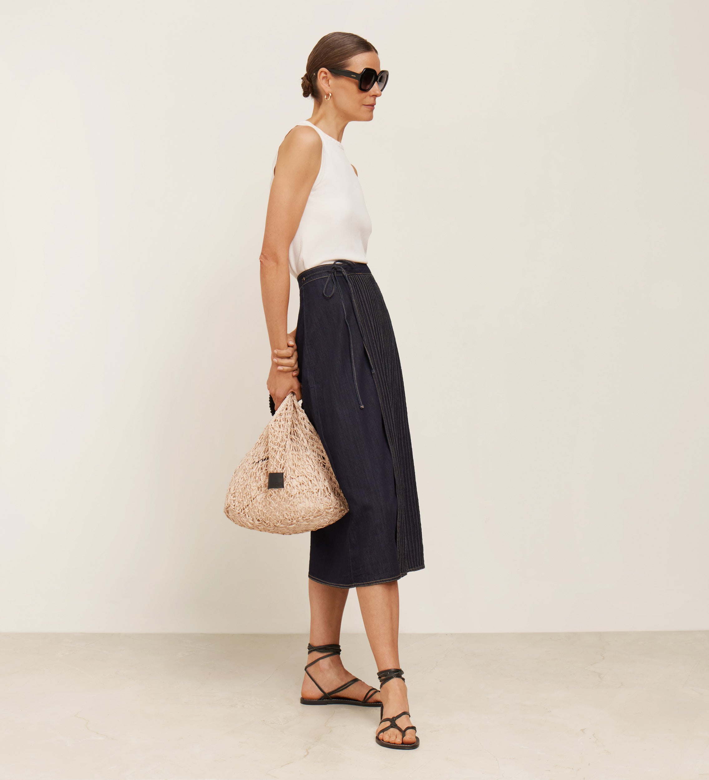 Falda jaretas con pespuntes a contraste