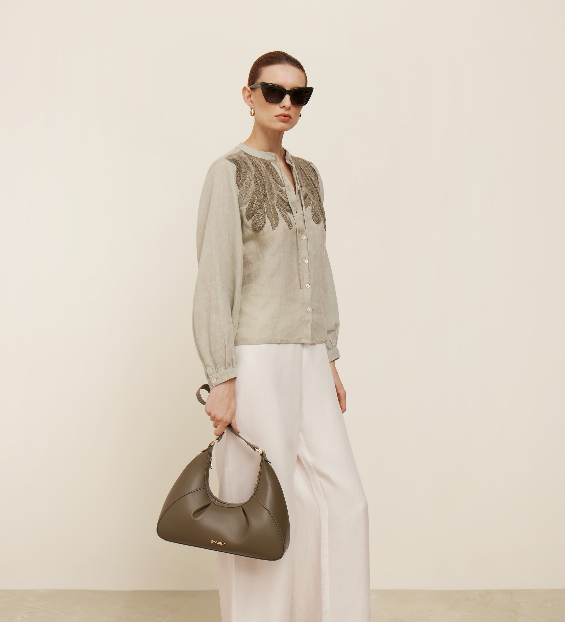 Blusa bordada a mano