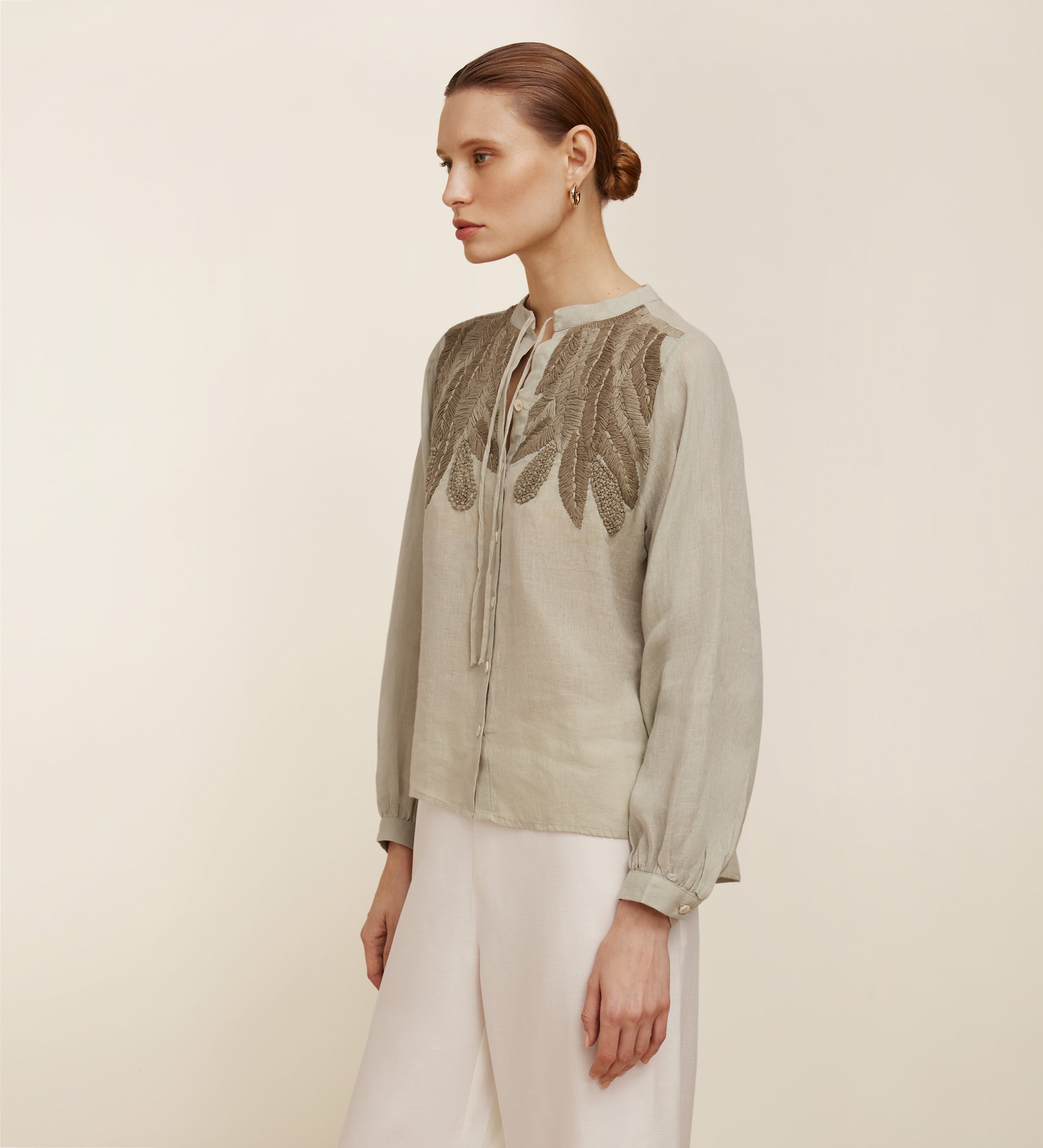 Blusa bordada a mano