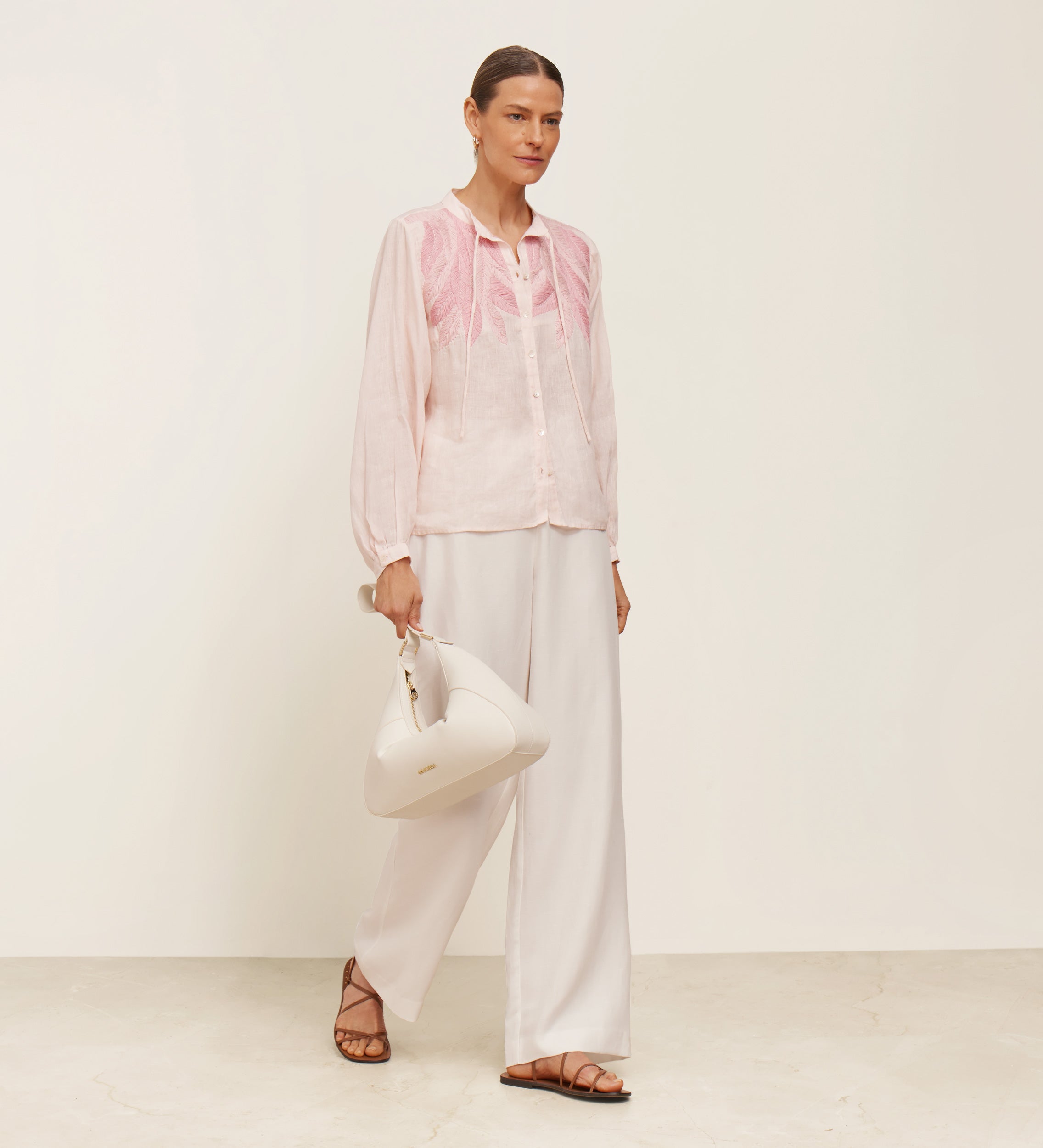 Blusa bordada a mano