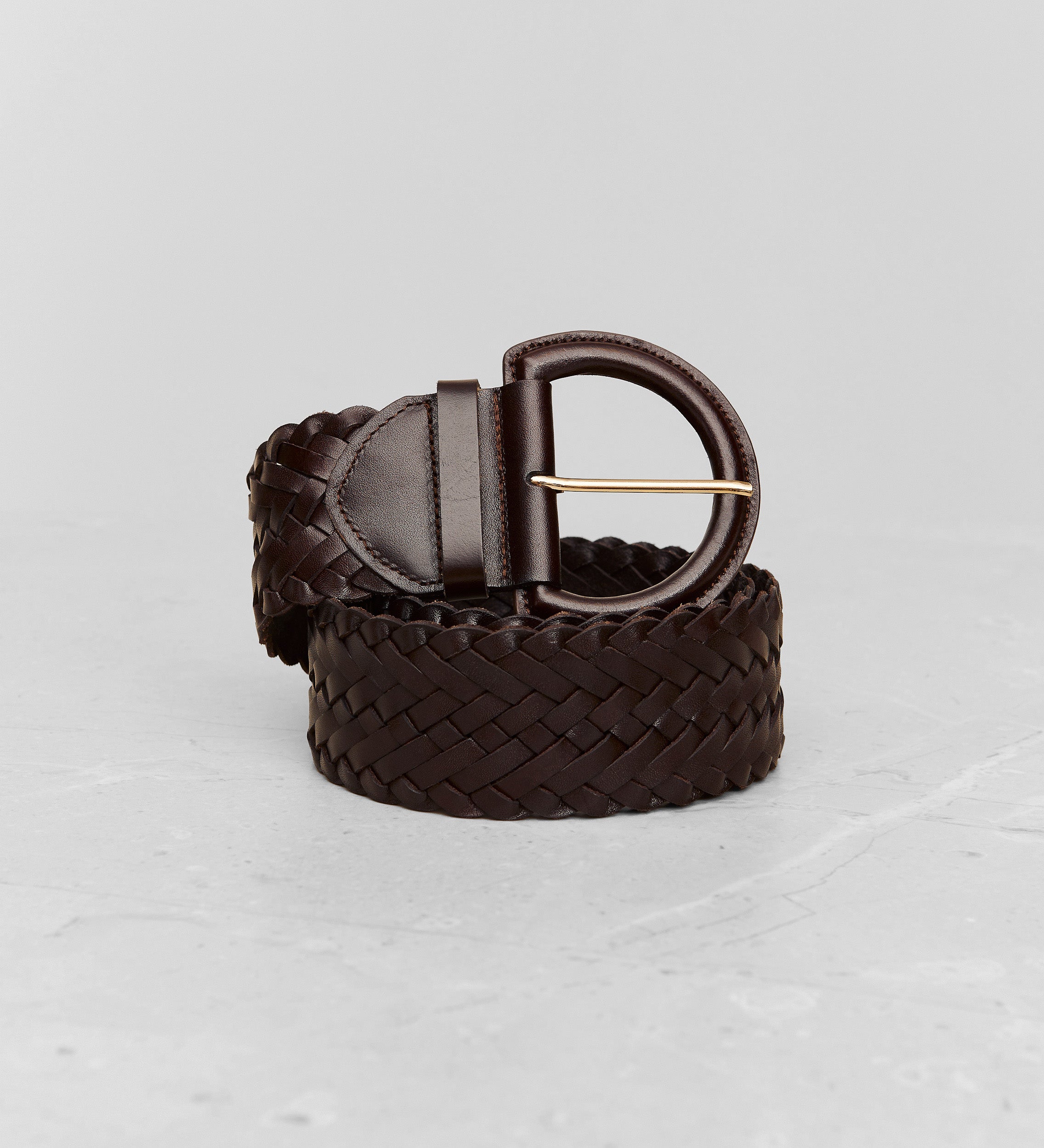 Interlaced leather belt with leather buckle