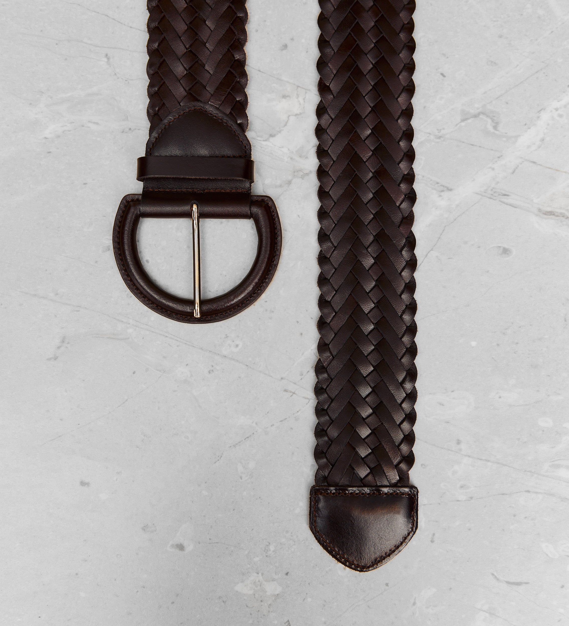 Interlaced leather belt with leather buckle