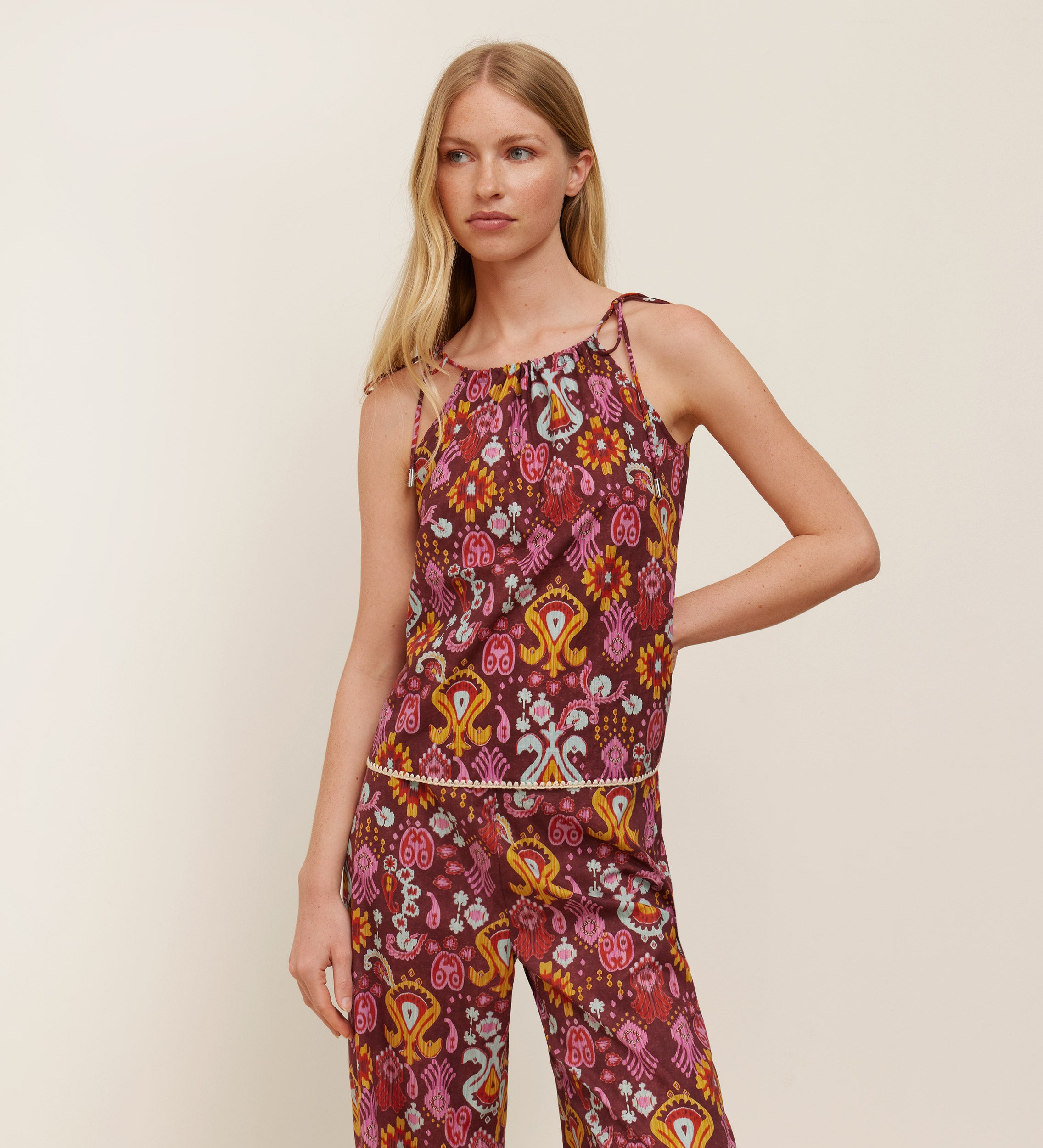 Top tirantes estampado