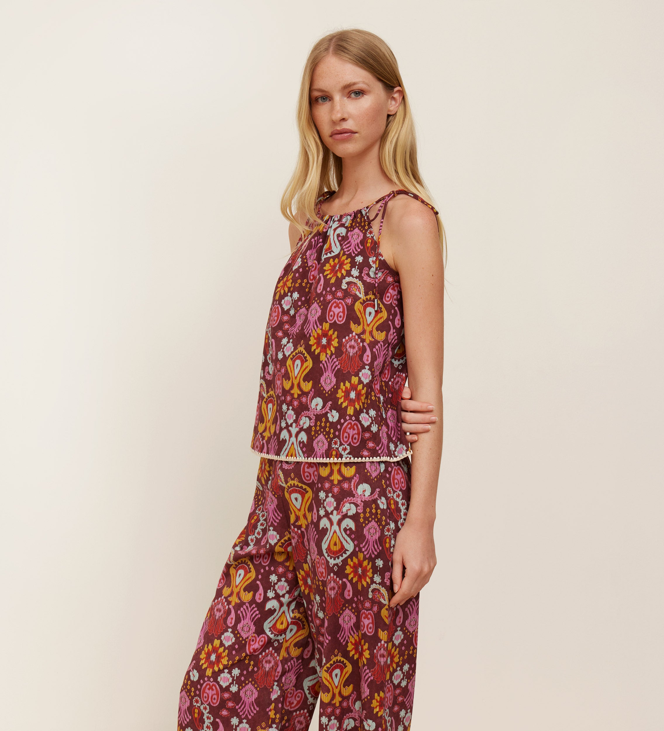 Top tirantes estampado