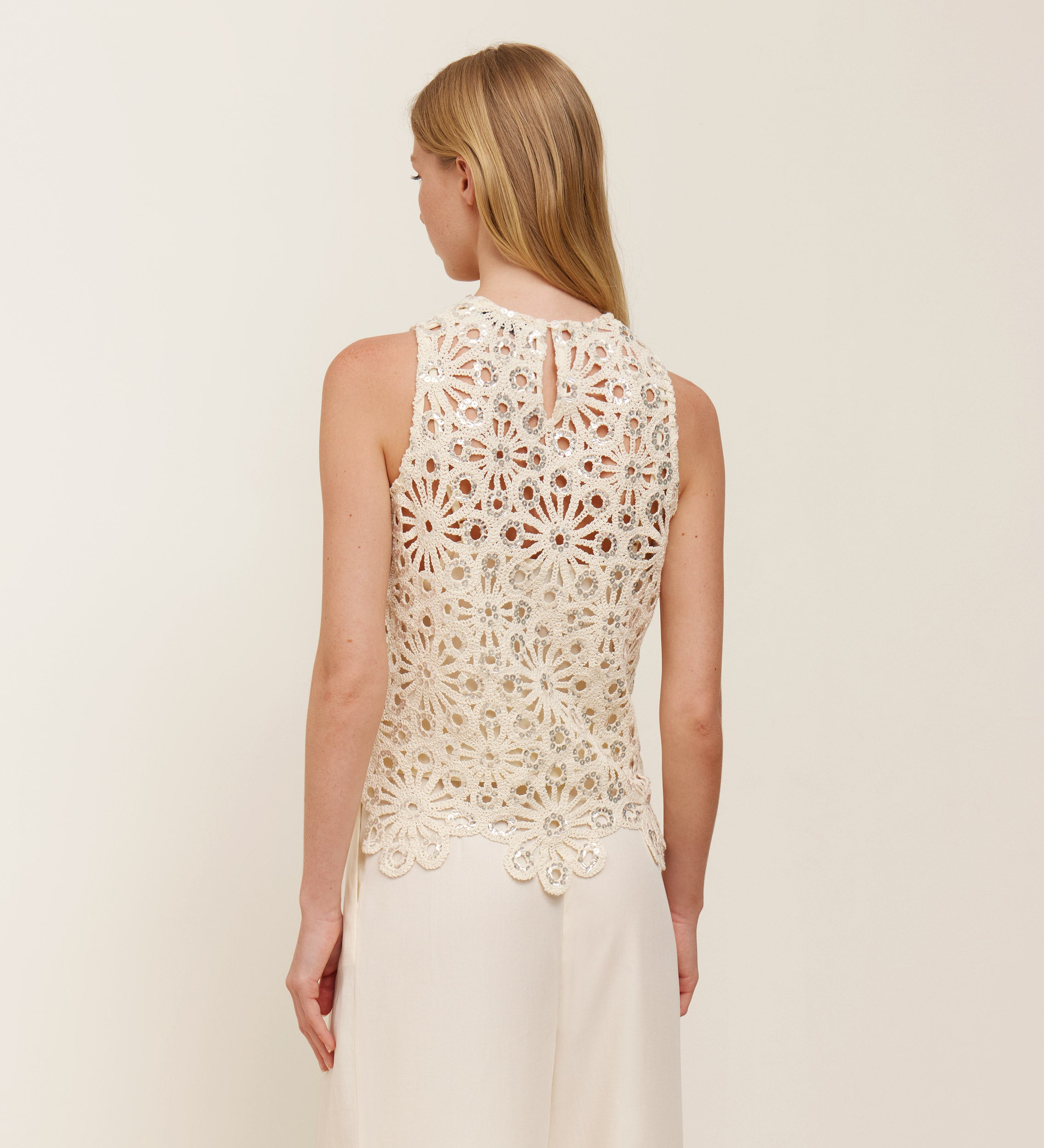 Hinged guipure top