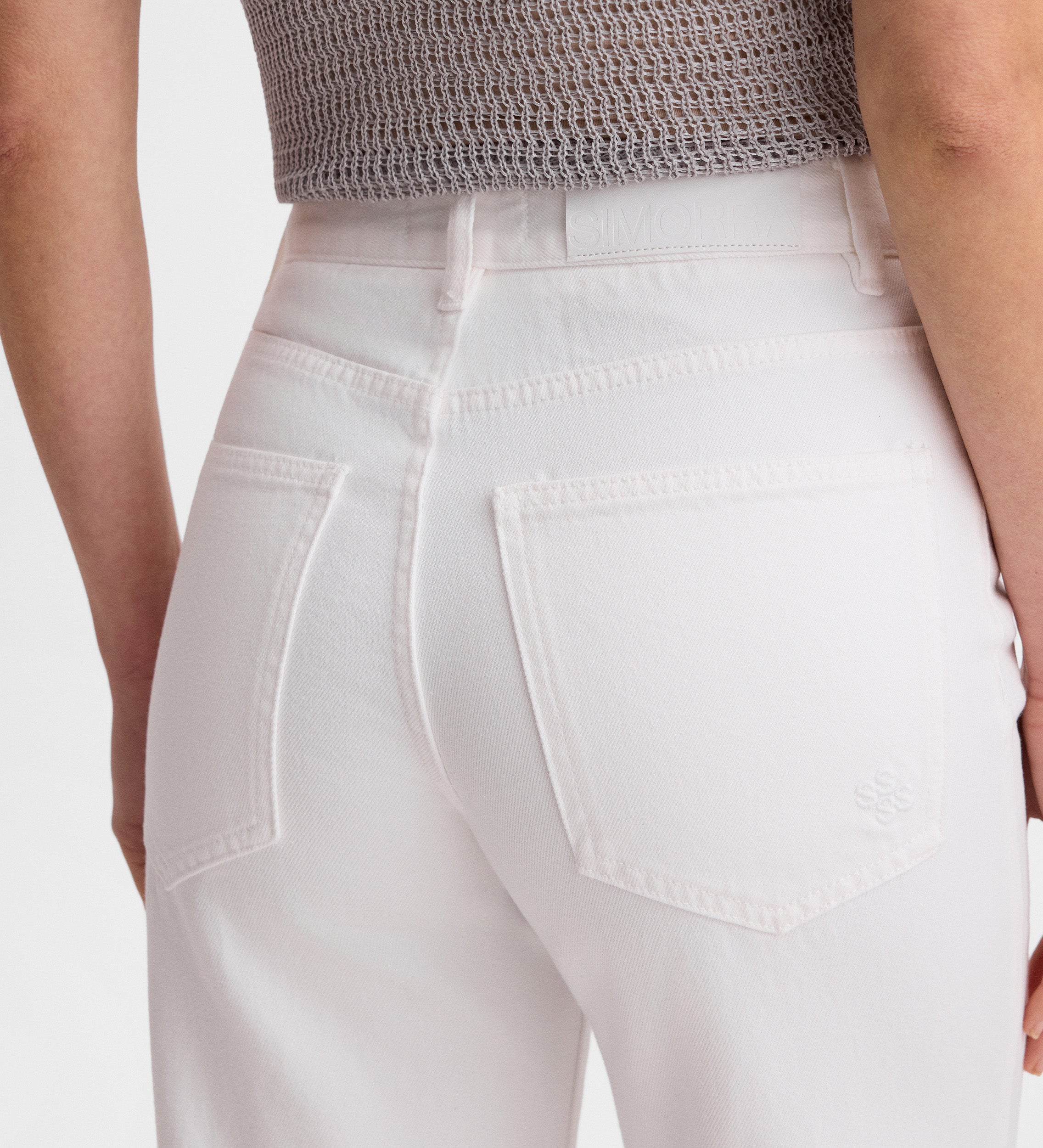 Pantalón vaquero acampanado