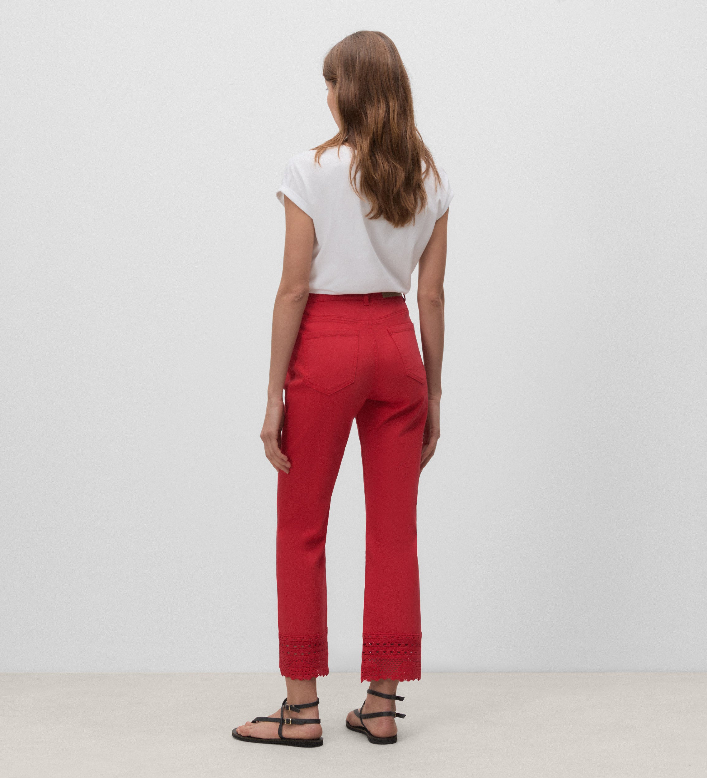 Pantalón bajo decorativo