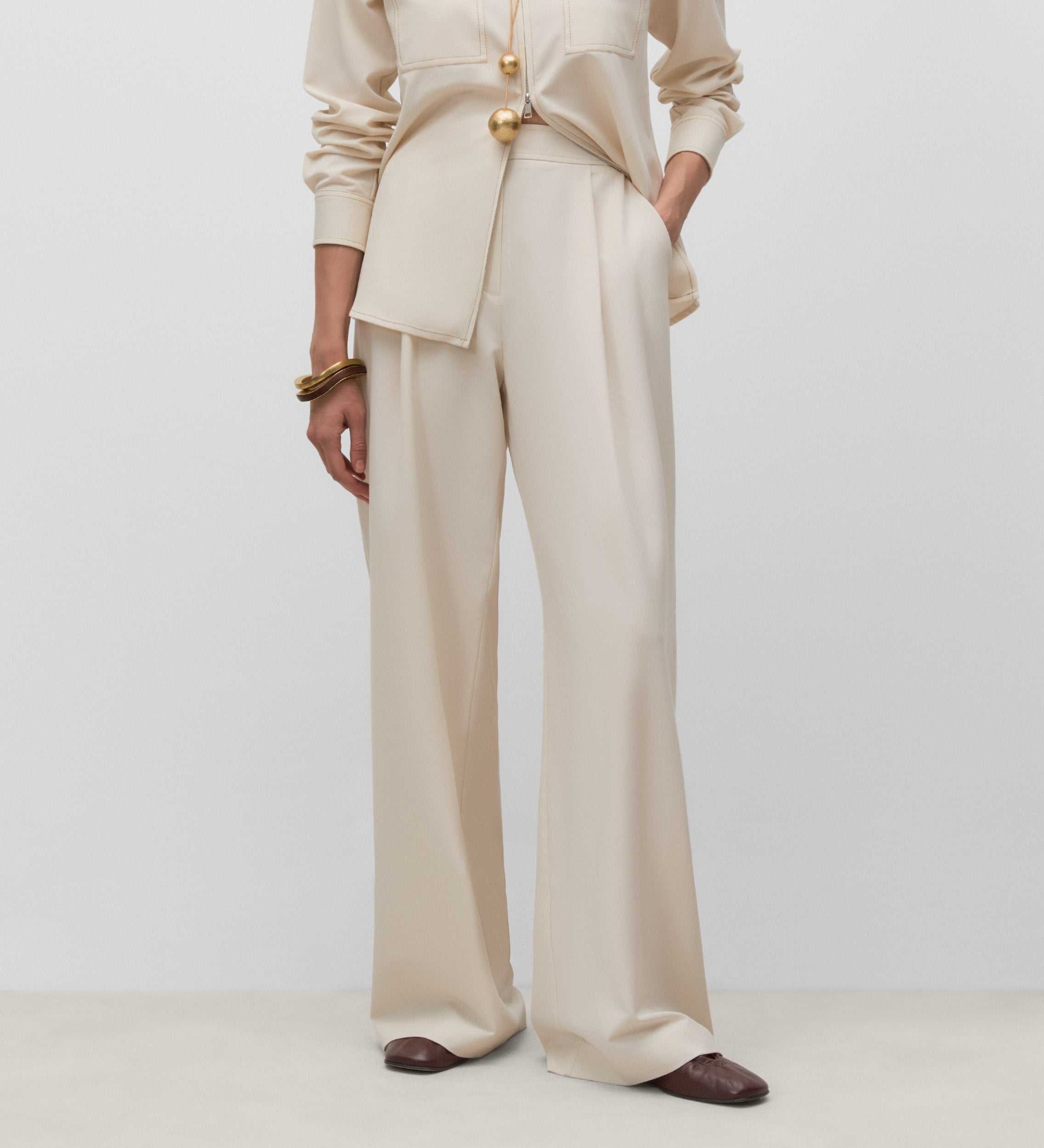 Wide pleated trousers