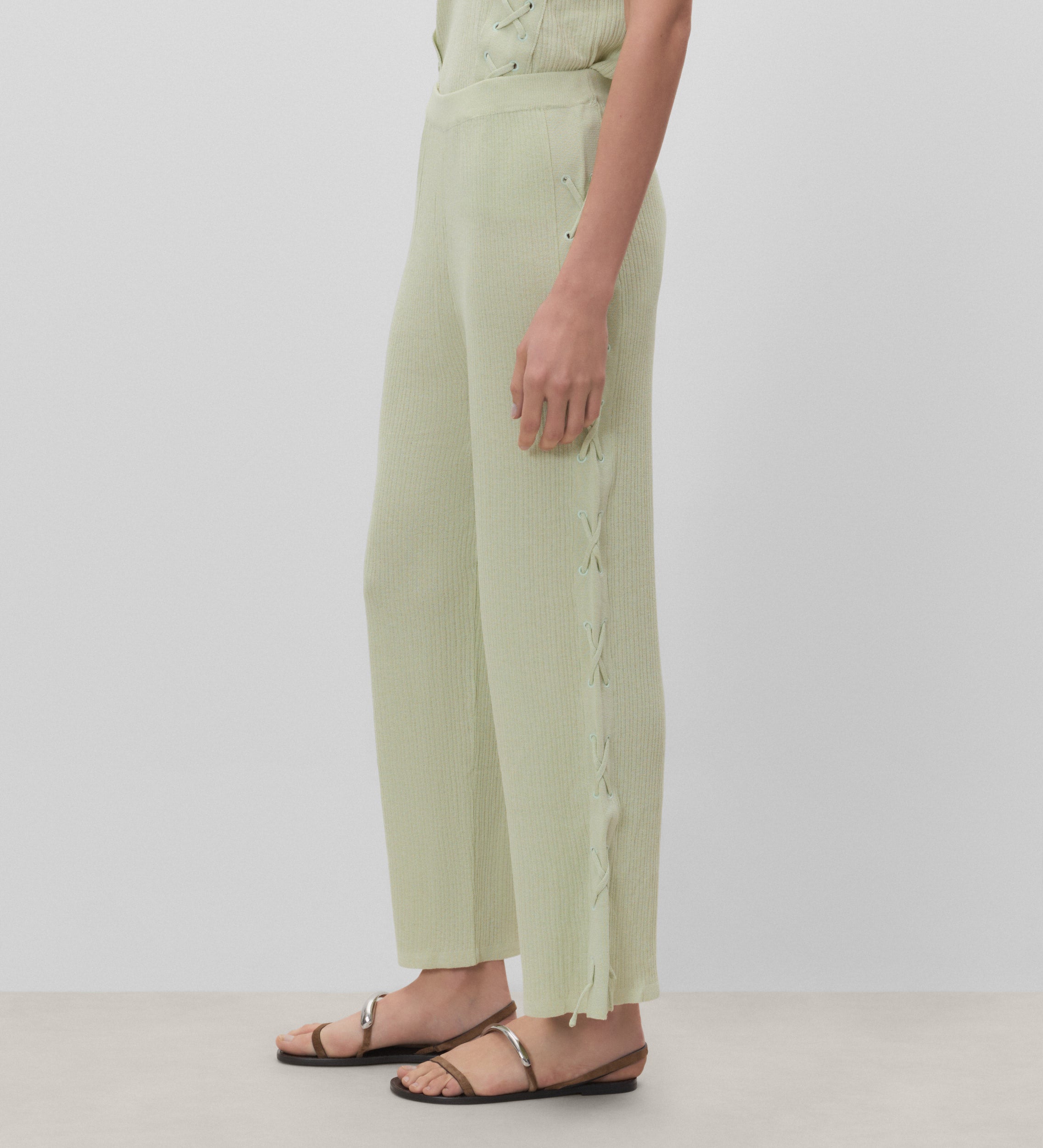 Pantalon en tricot à œillets