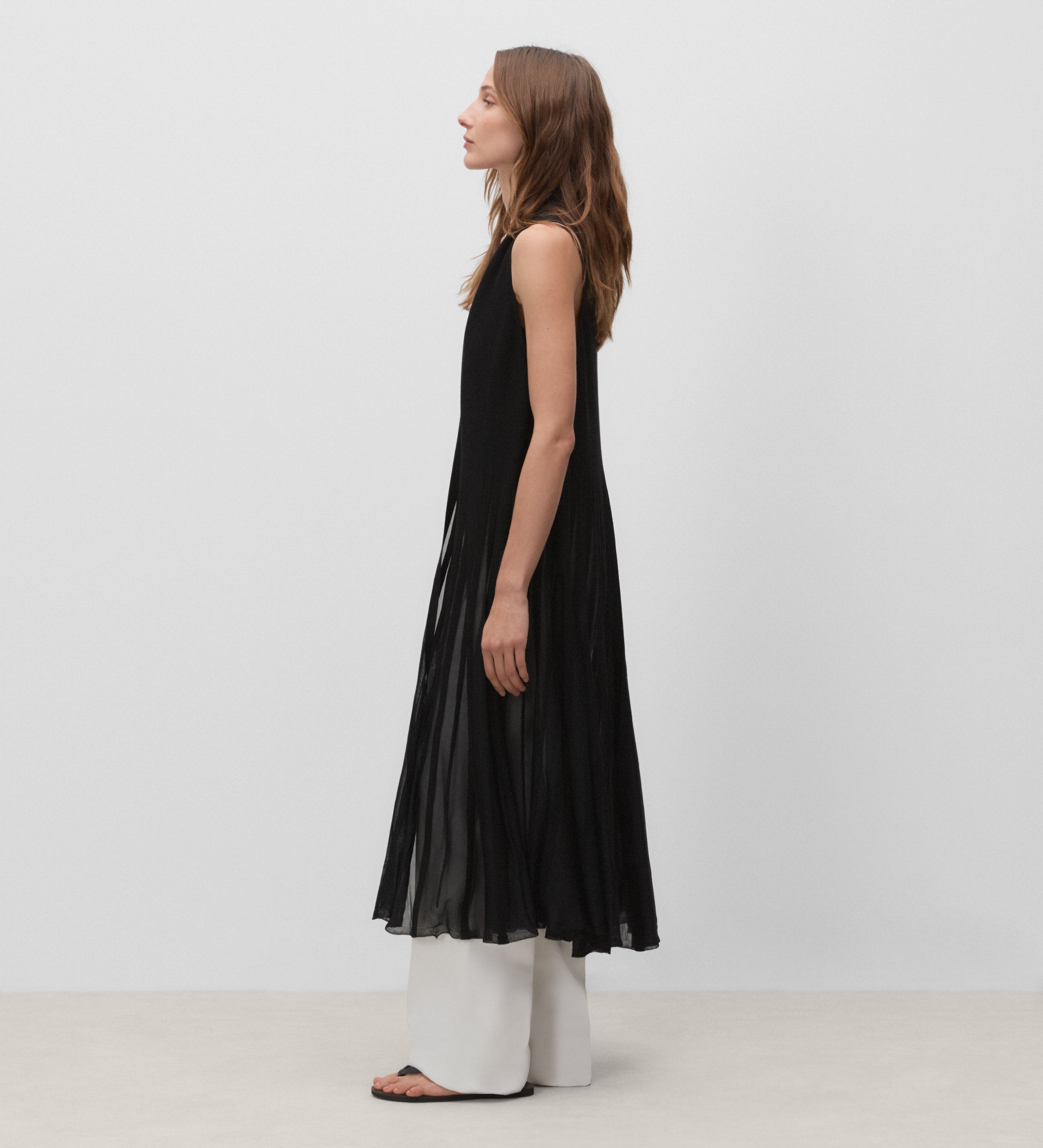 Long pleated knit vest