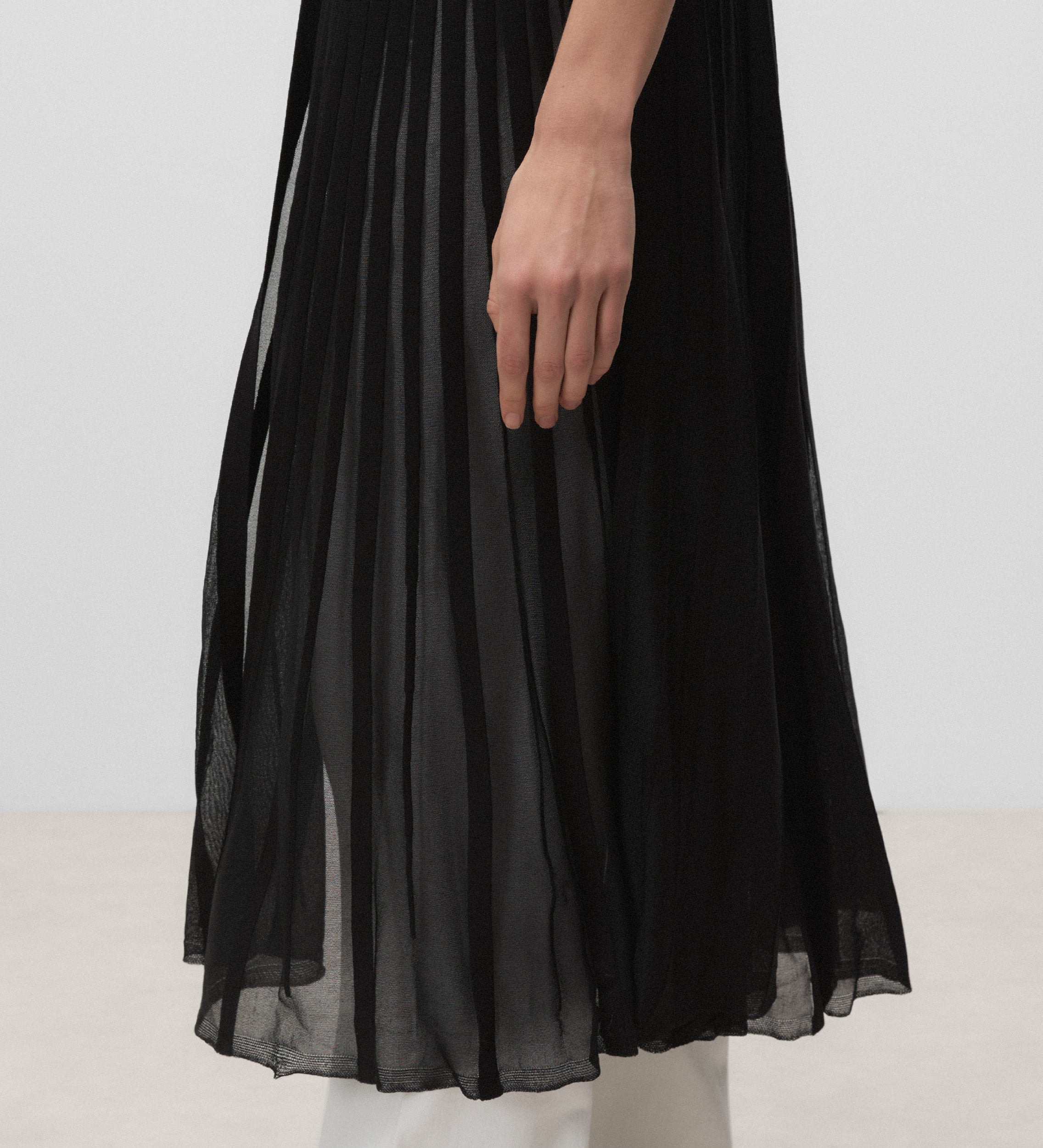 Long pleated knit vest