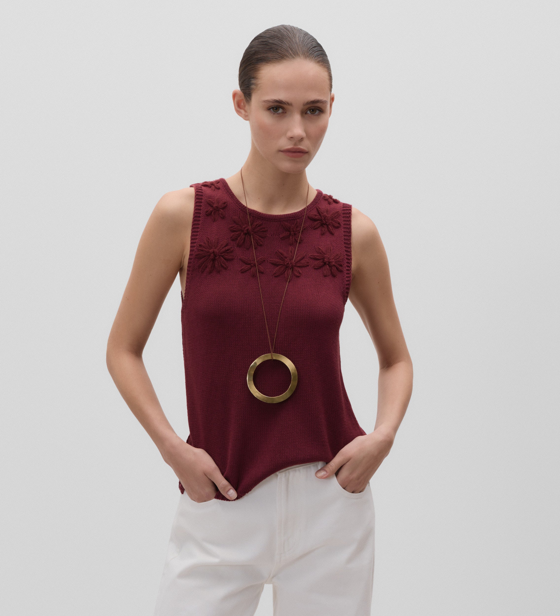 Haut en maille brodée