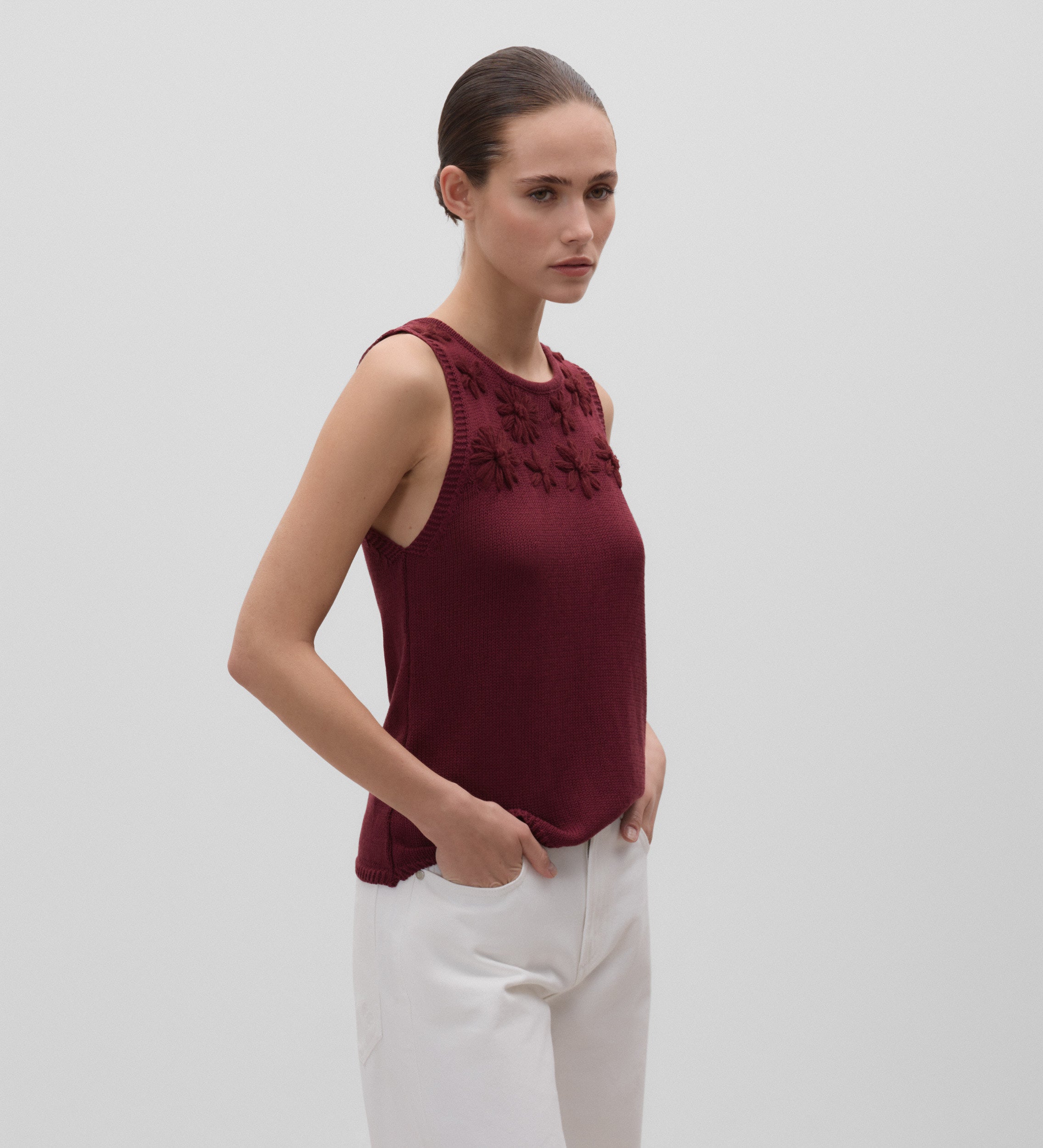 Haut en maille brodée