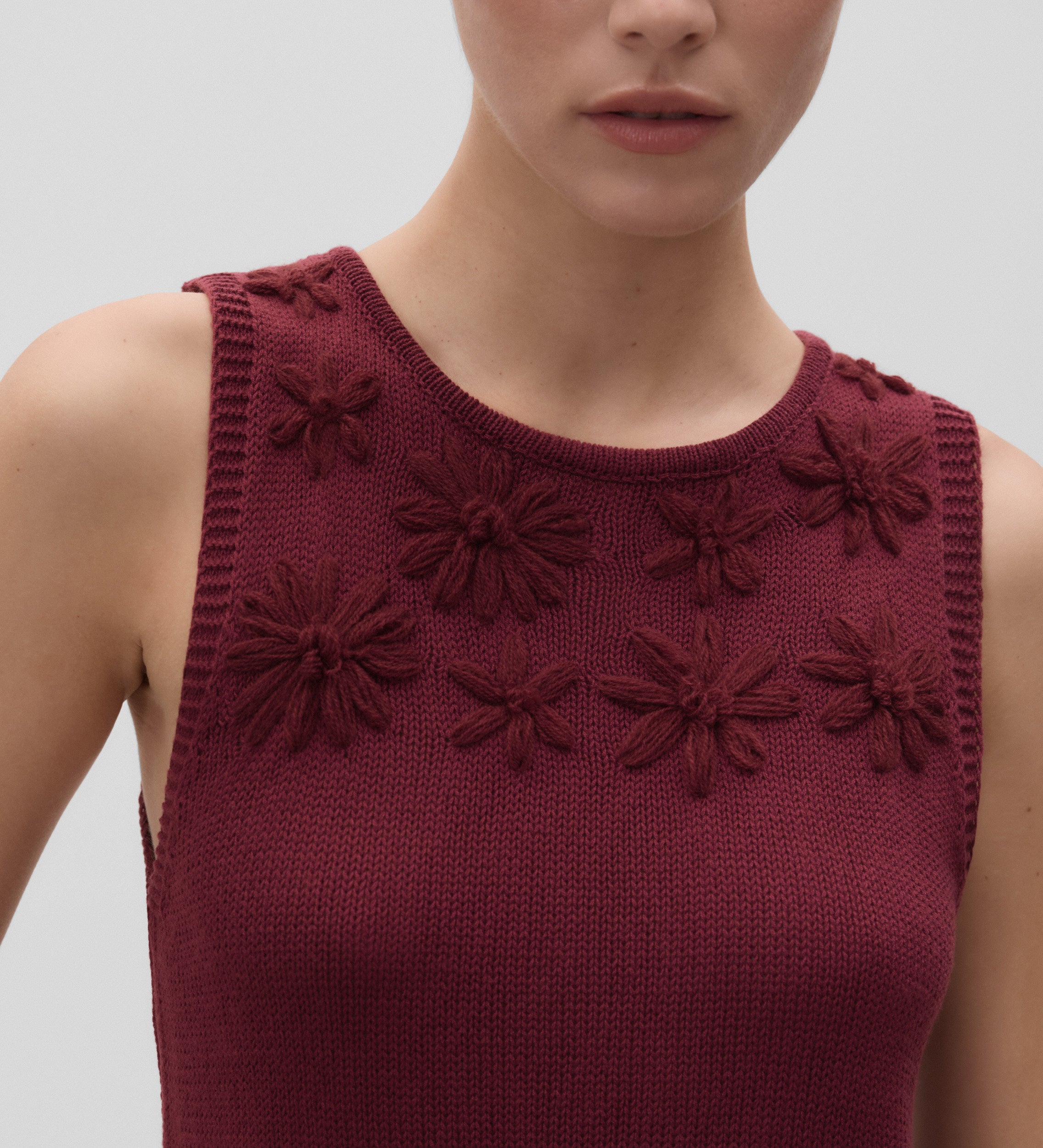 Haut en maille brodée