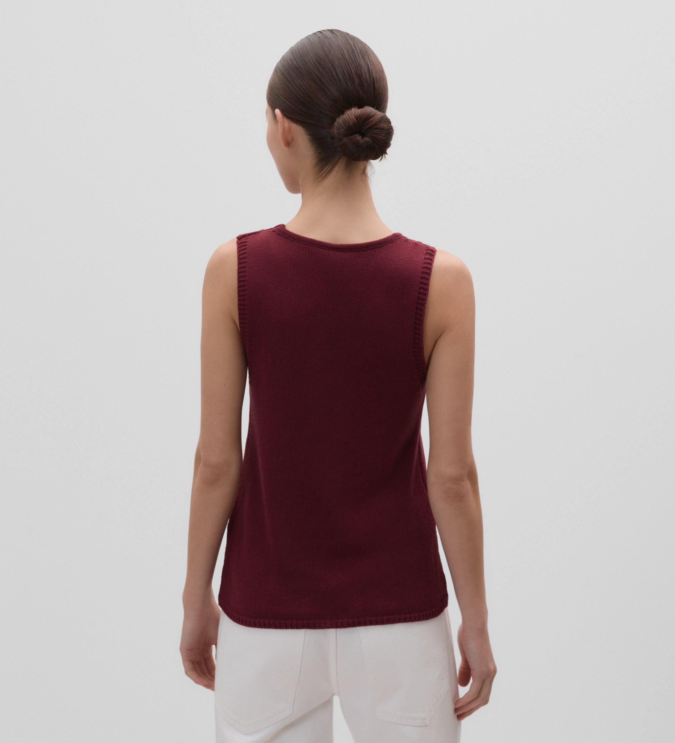 Haut en maille brodée