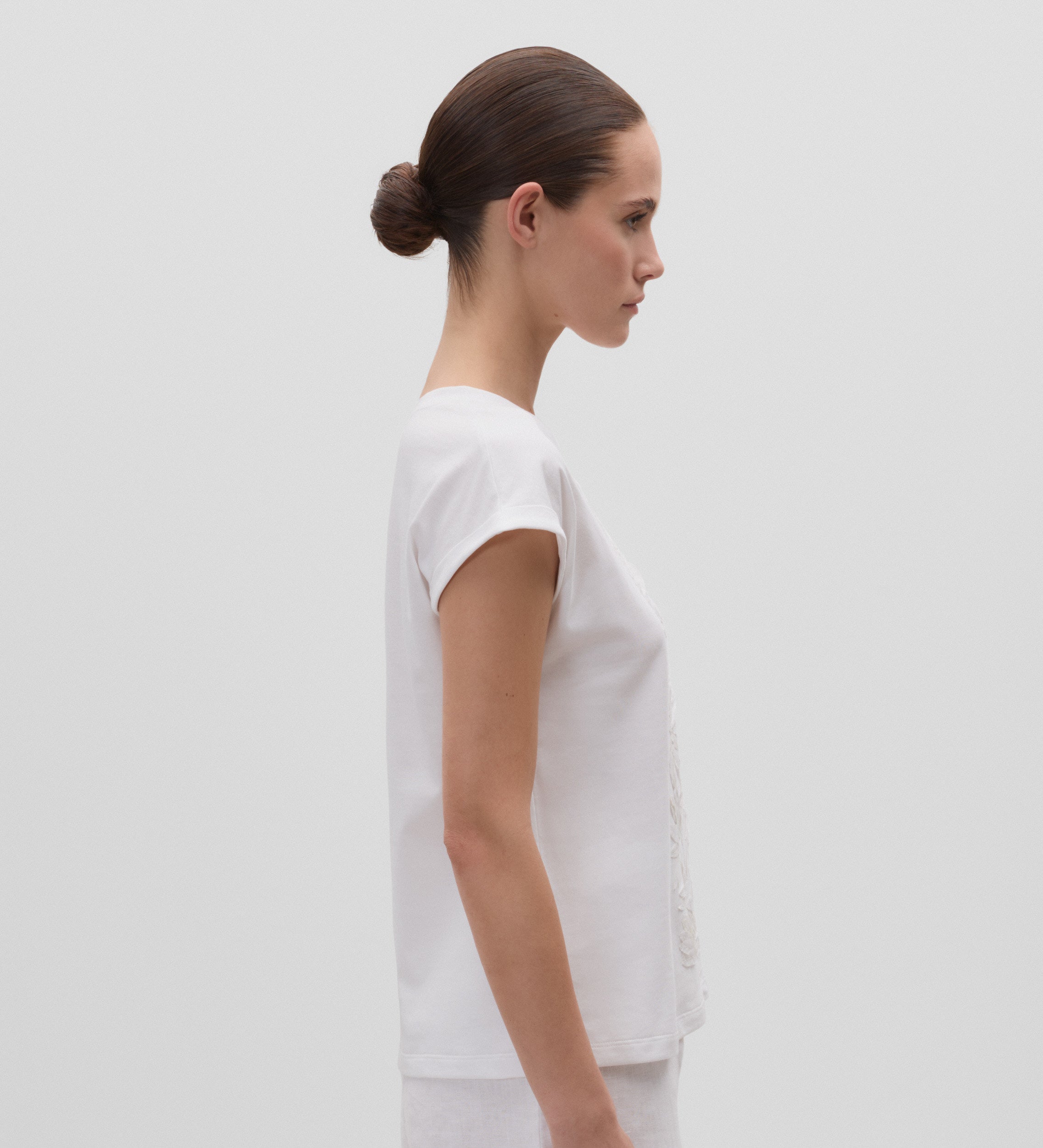 3D embroidered T-shirt