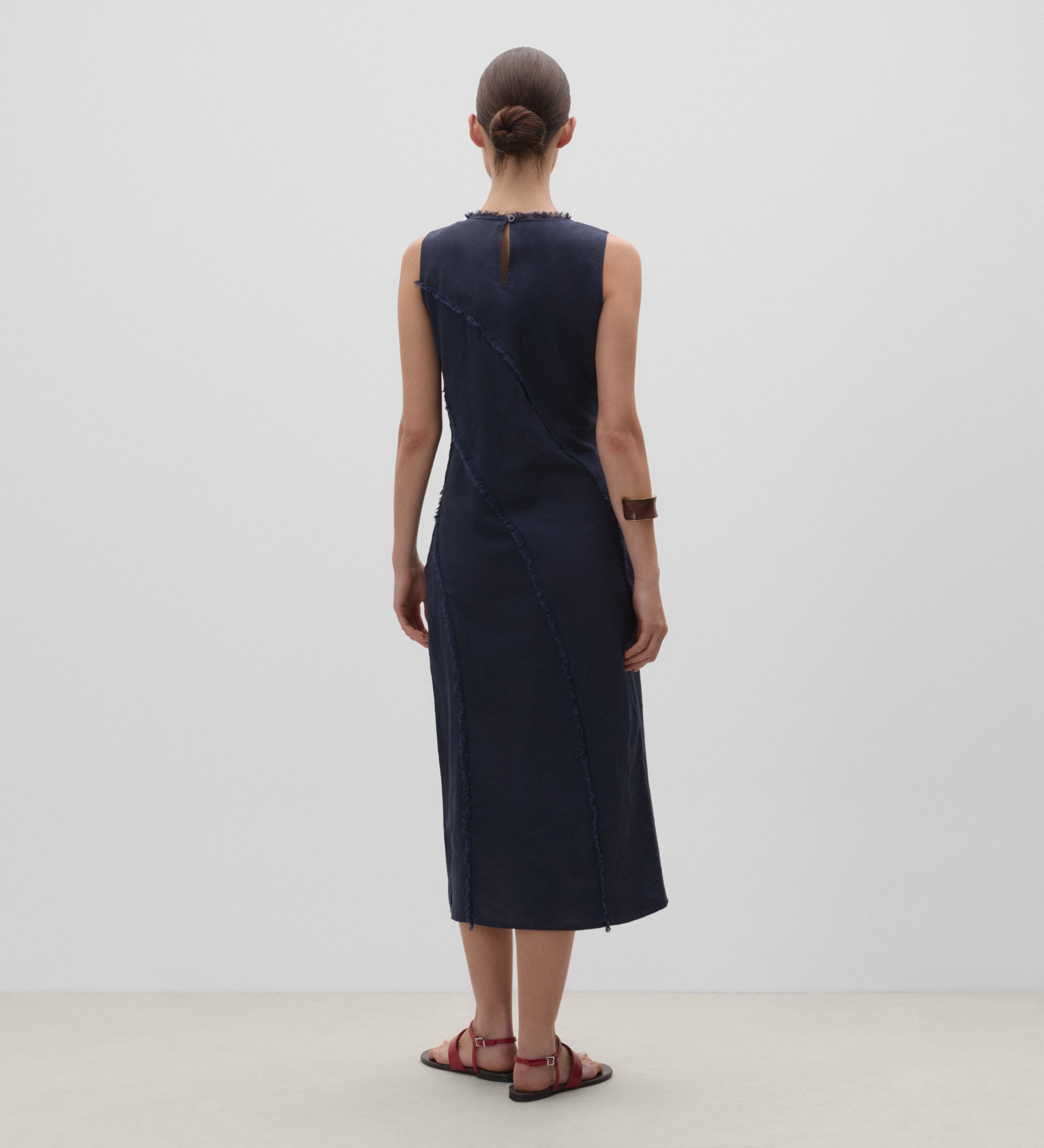 Vestido midi desflecados