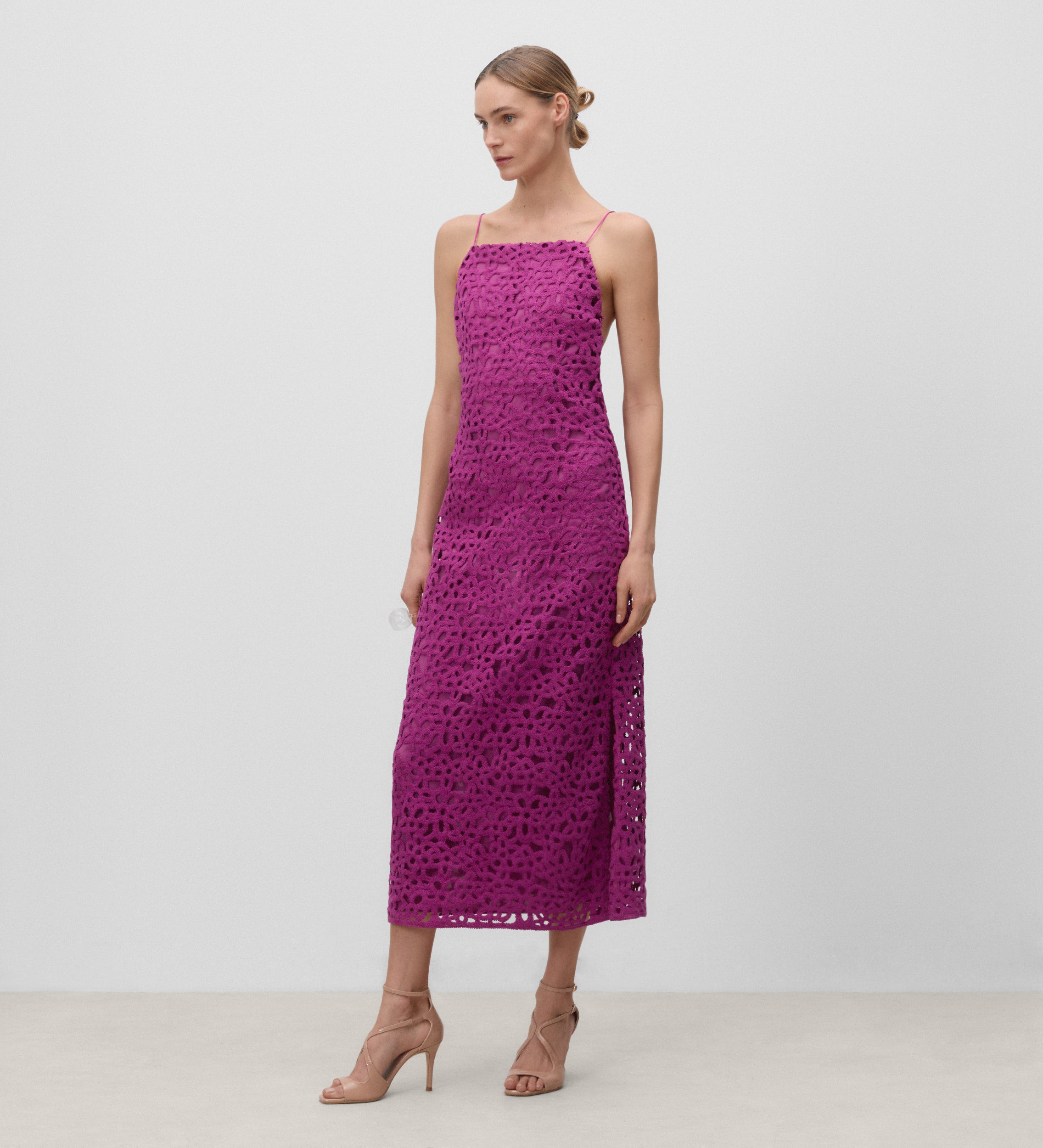 Robe à bretelles en guipure