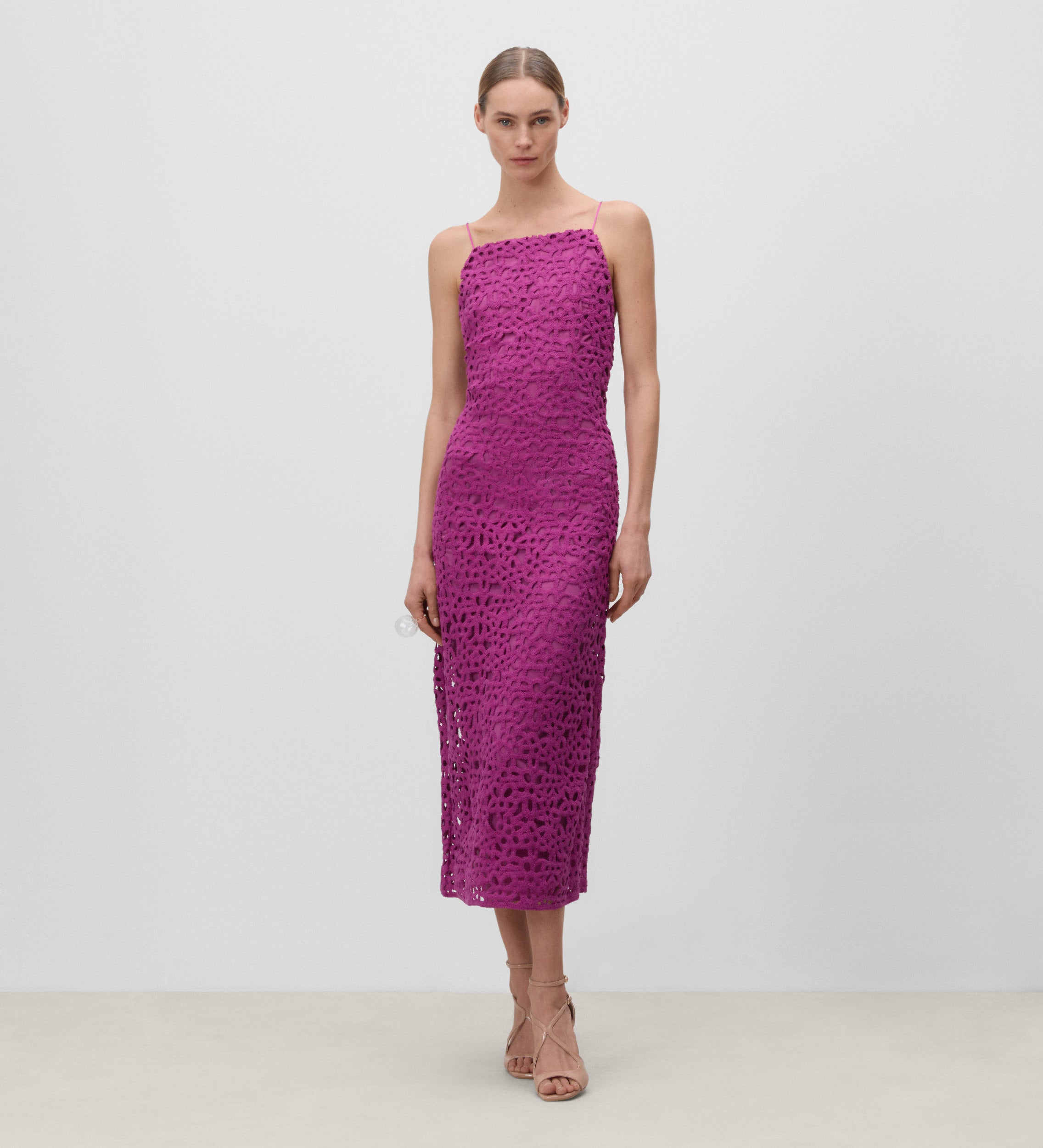 Robe à bretelles en guipure