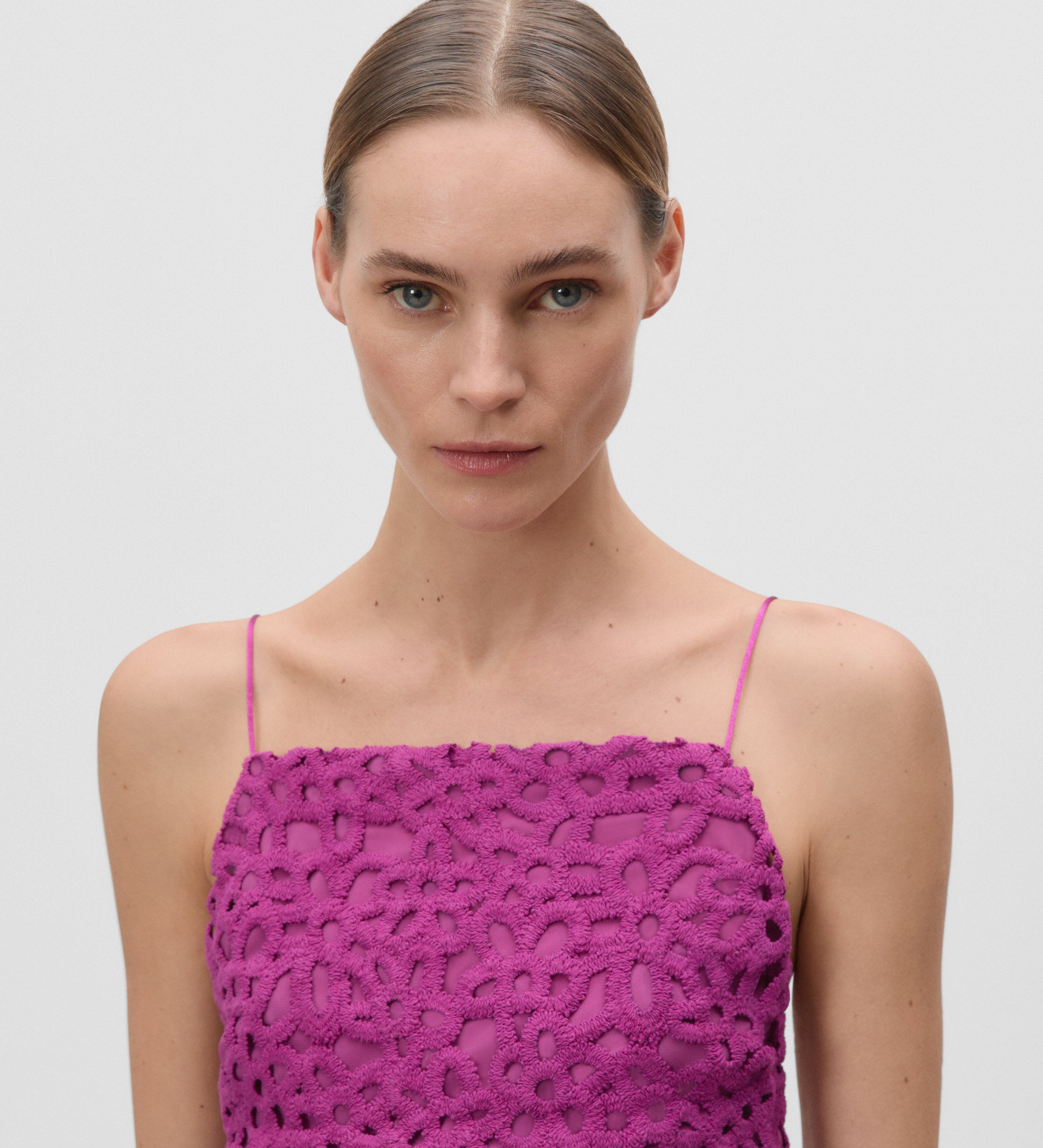 Robe à bretelles en guipure