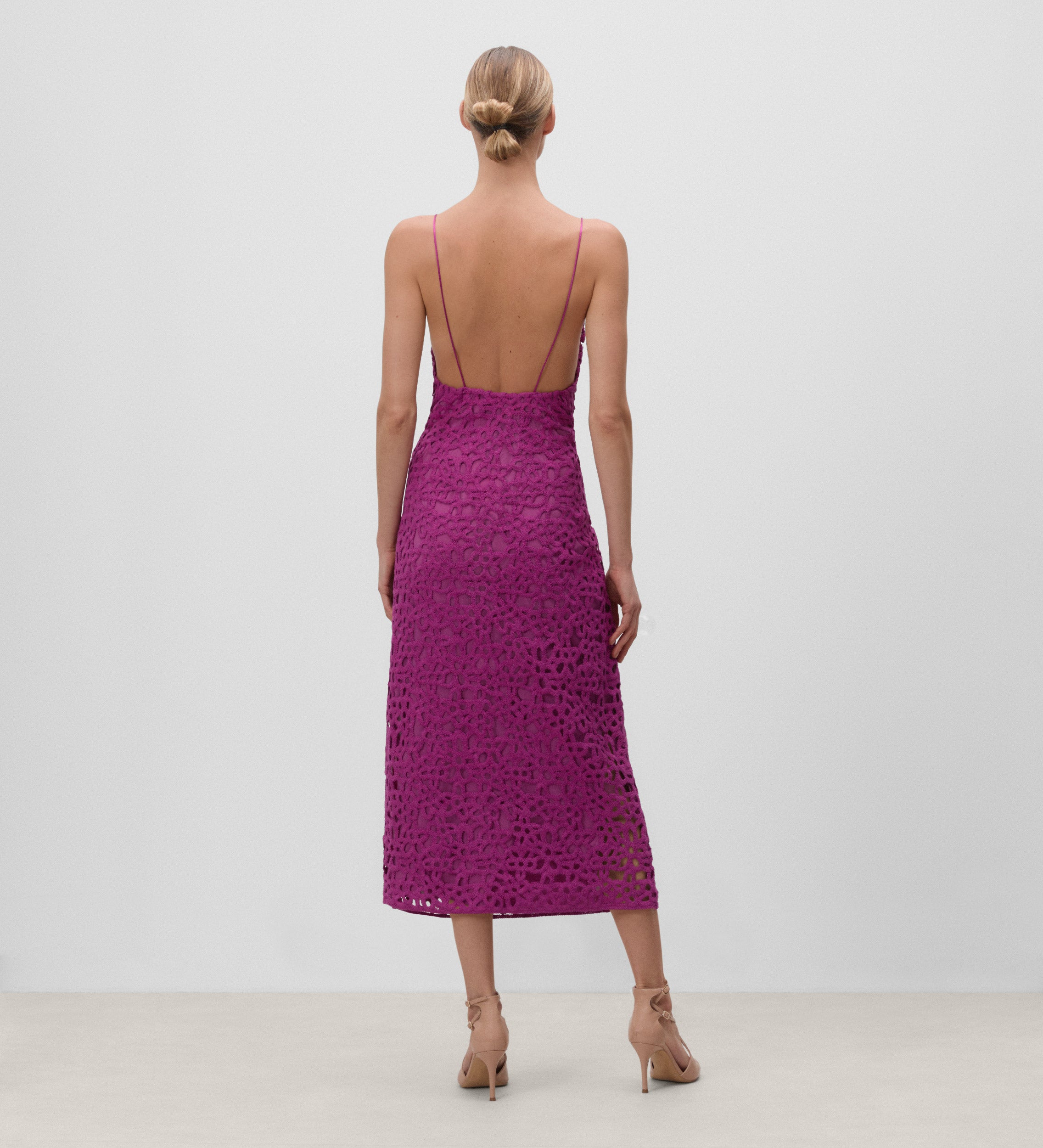 Robe à bretelles en guipure