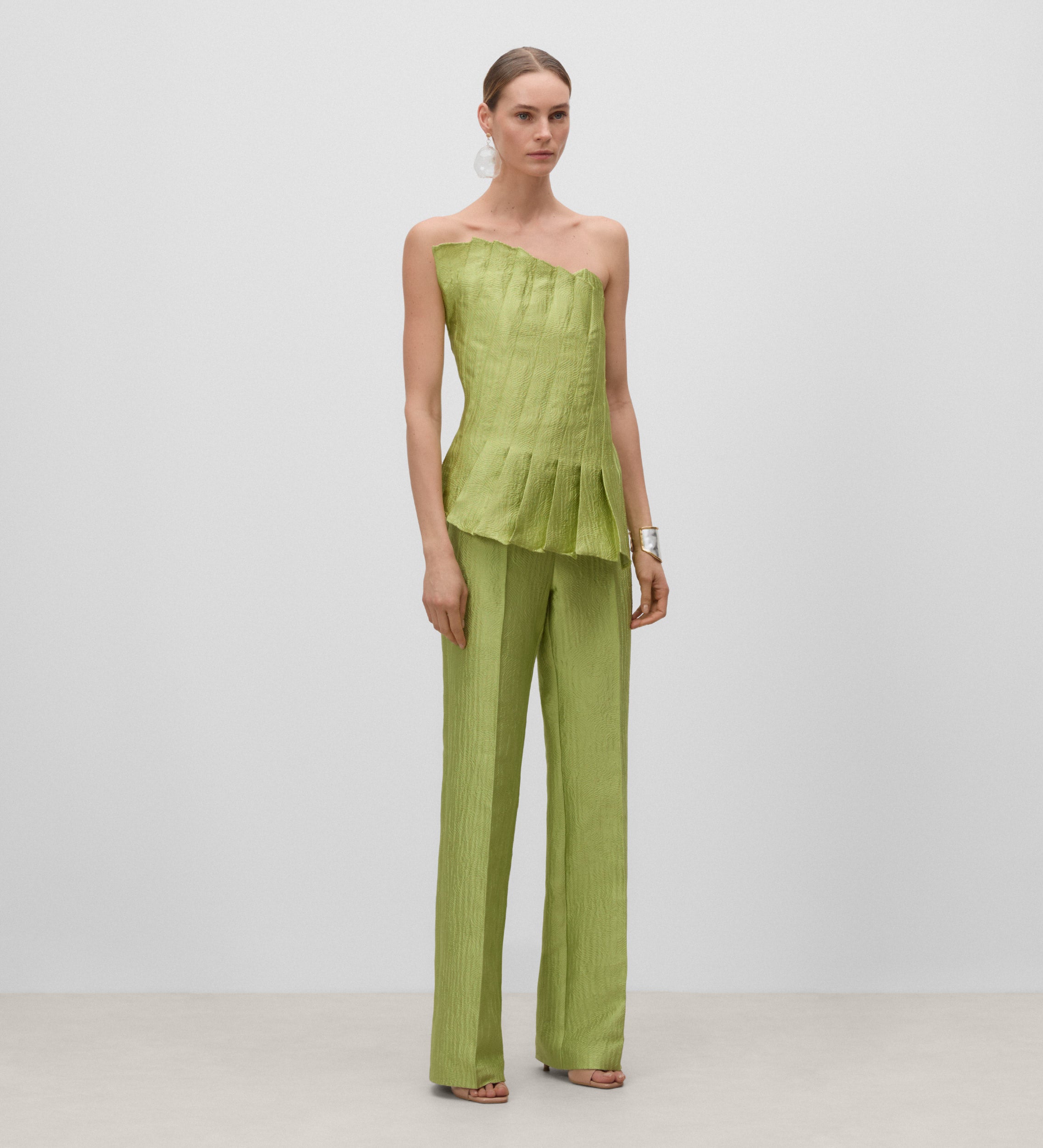 Pantalón recto cintura alta