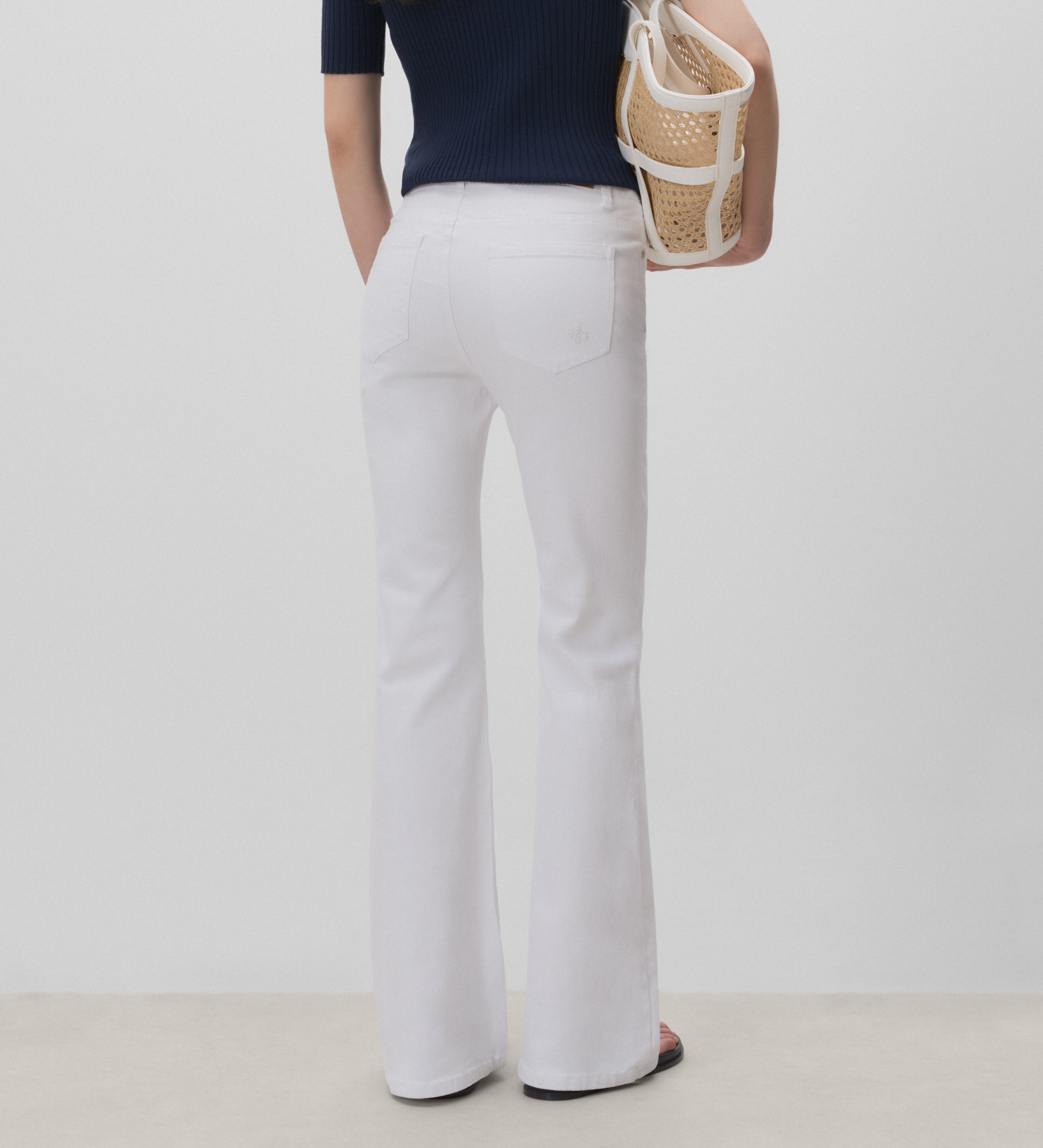 Pantalón vaquero acampanado