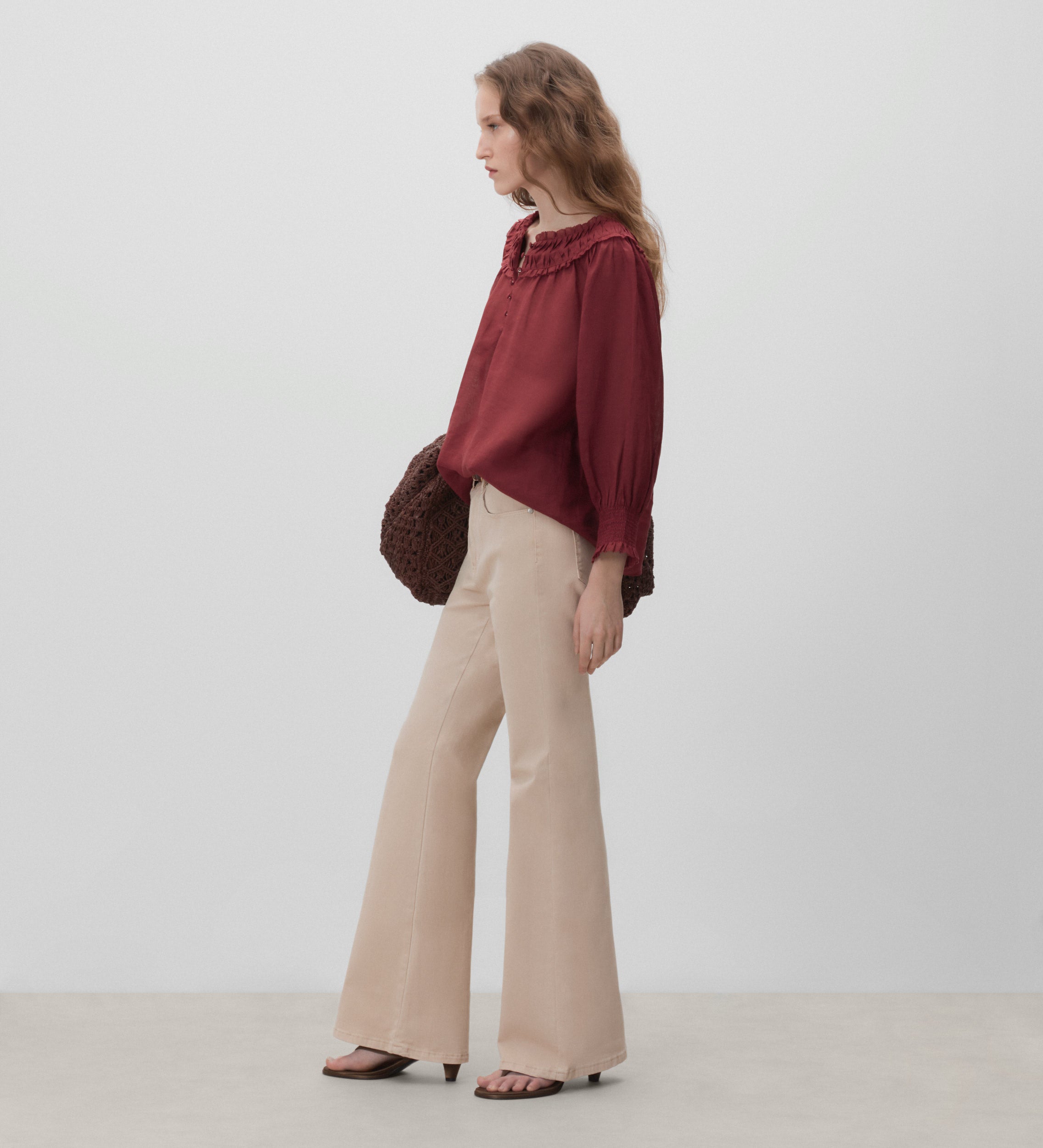 Pantalón vaquero acampanado