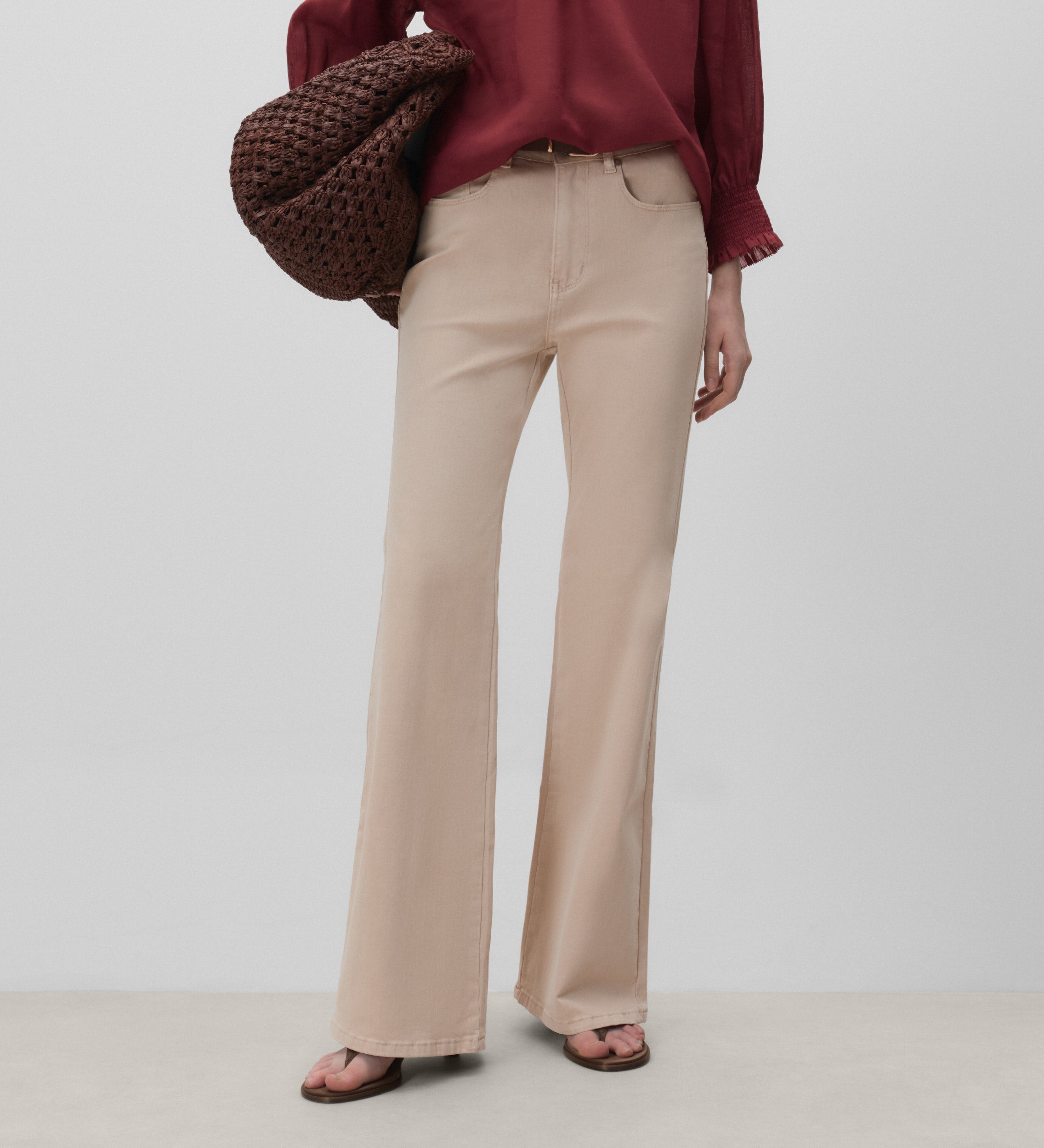 Pantalón vaquero acampanado