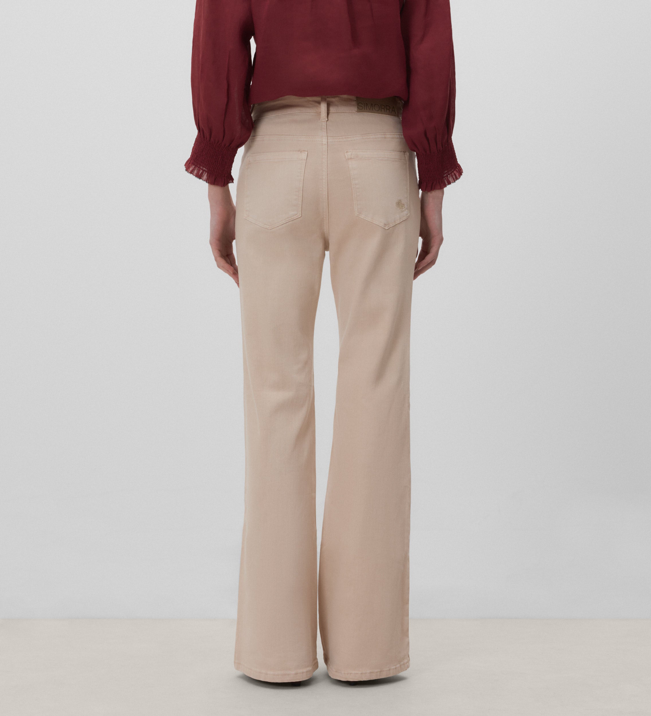 Pantalón vaquero acampanado