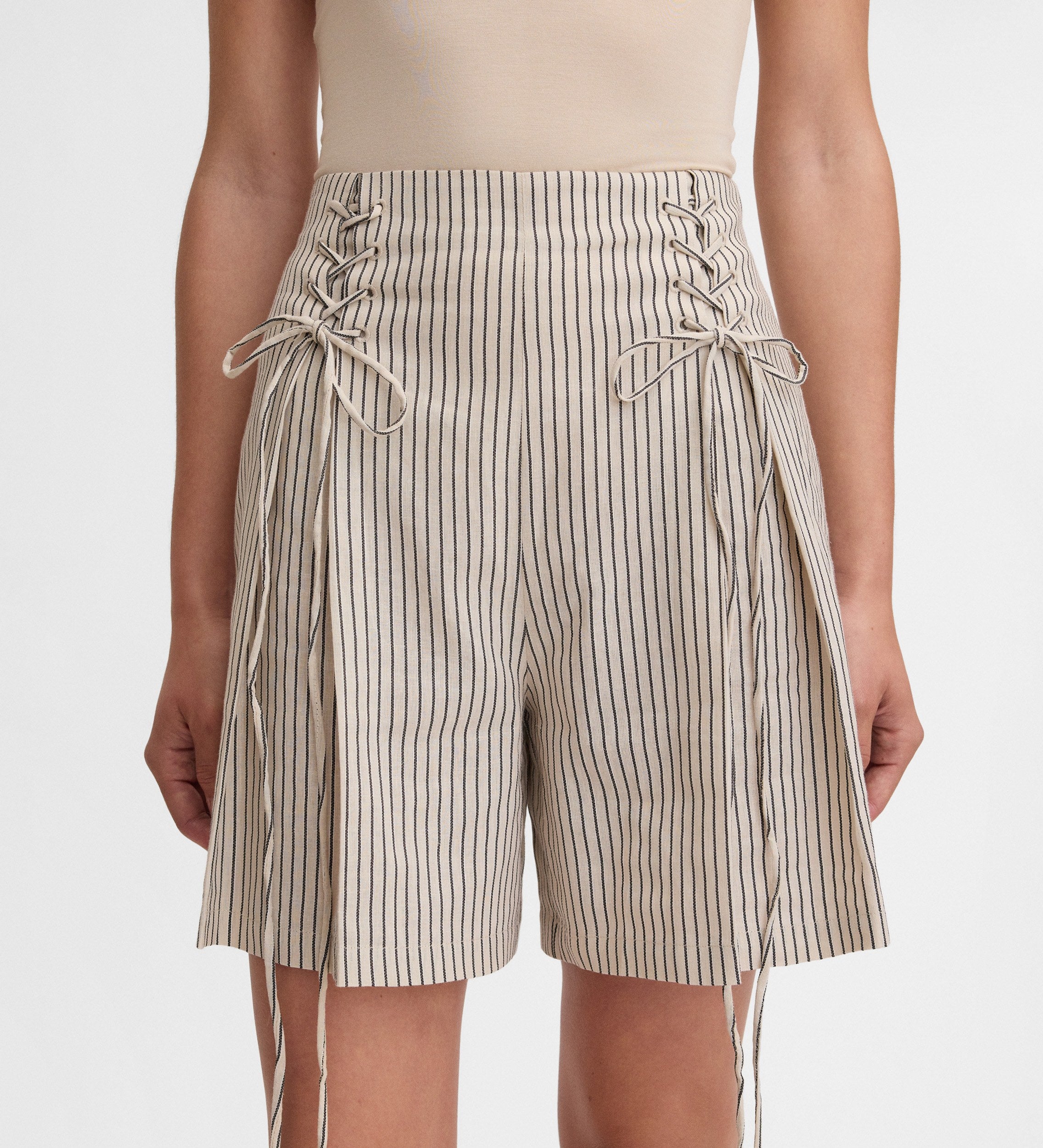 Printed eyelets shorts