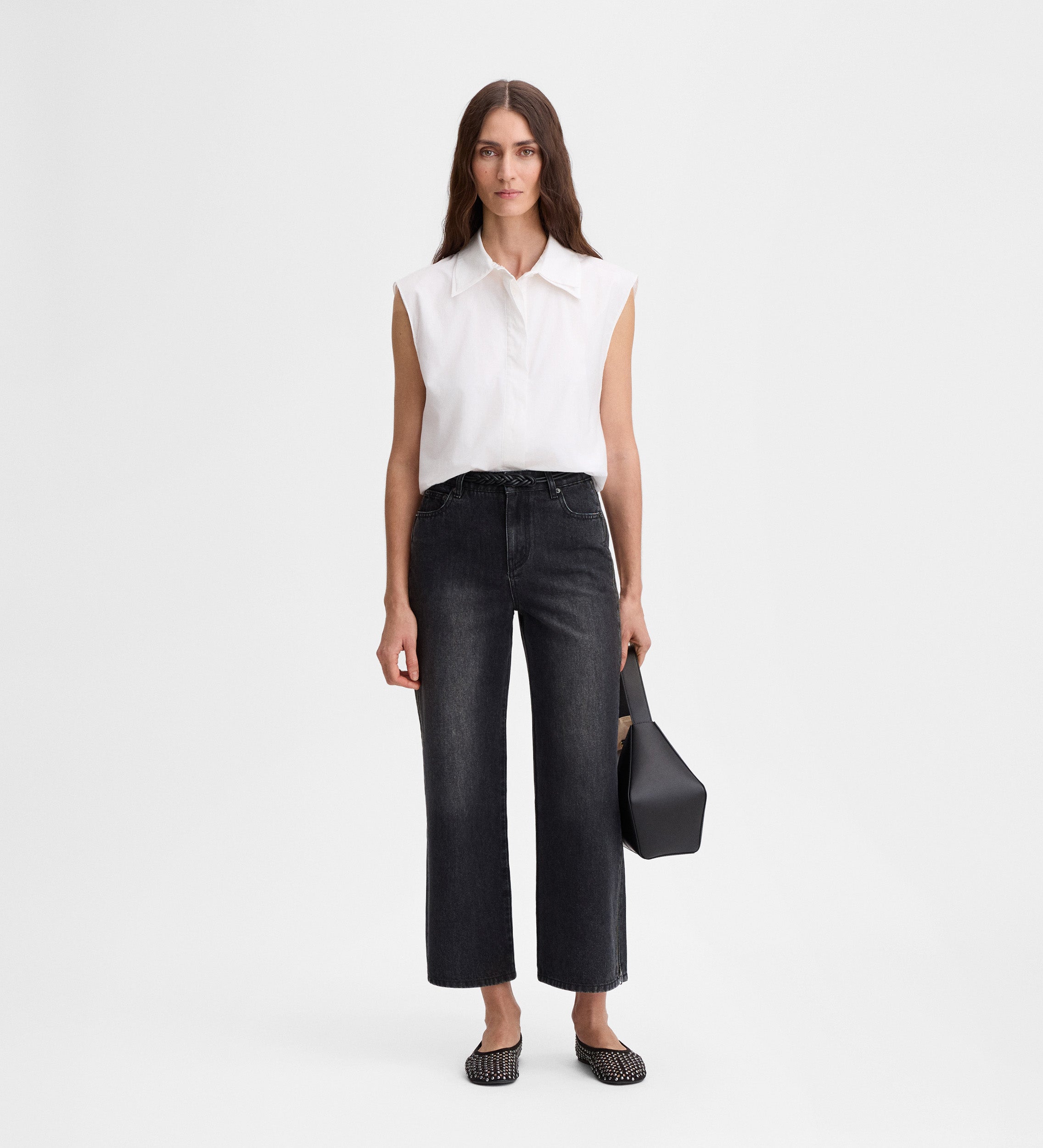 Cropped jeans with zippers