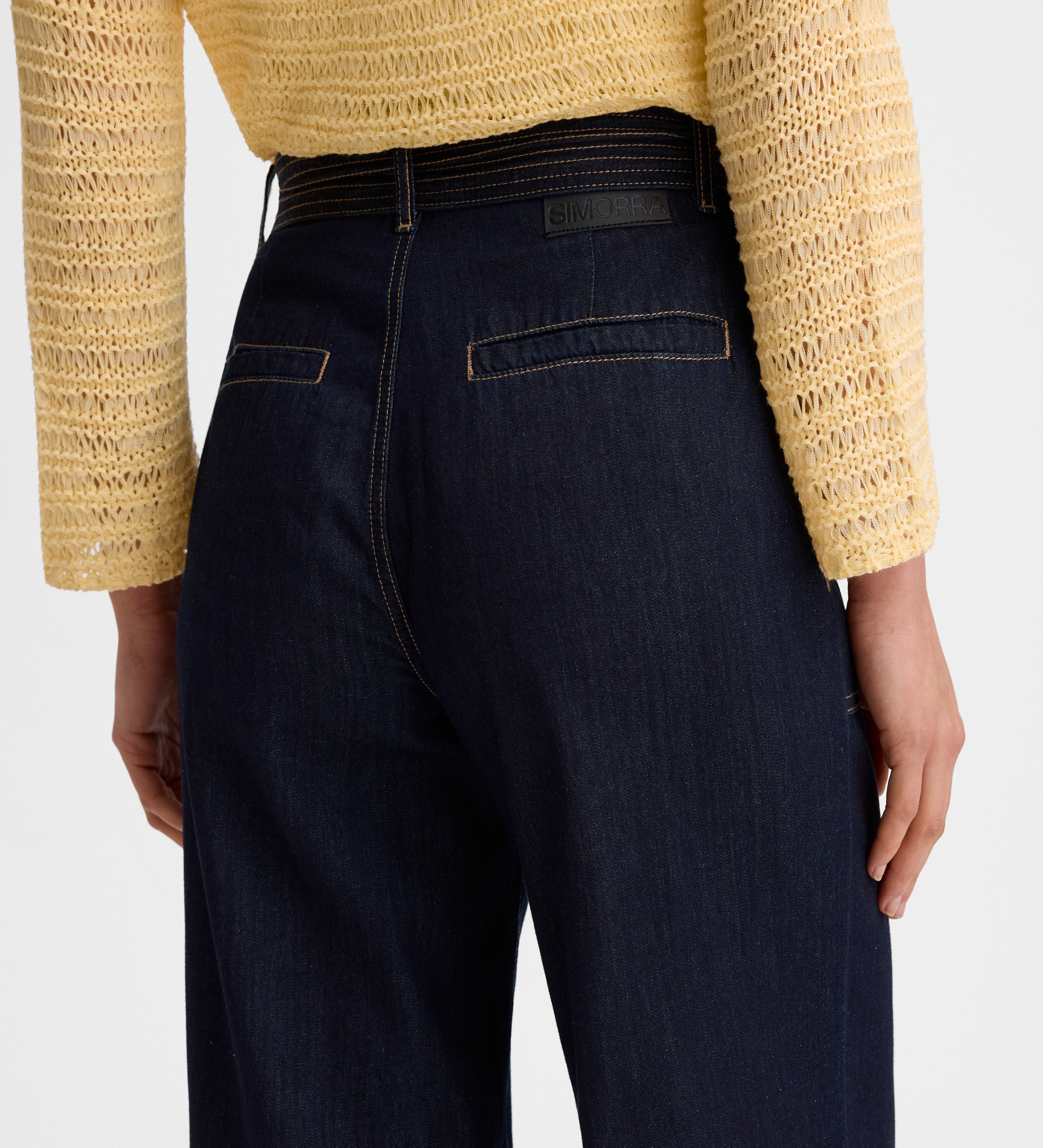 Pantalón denim pespuntes