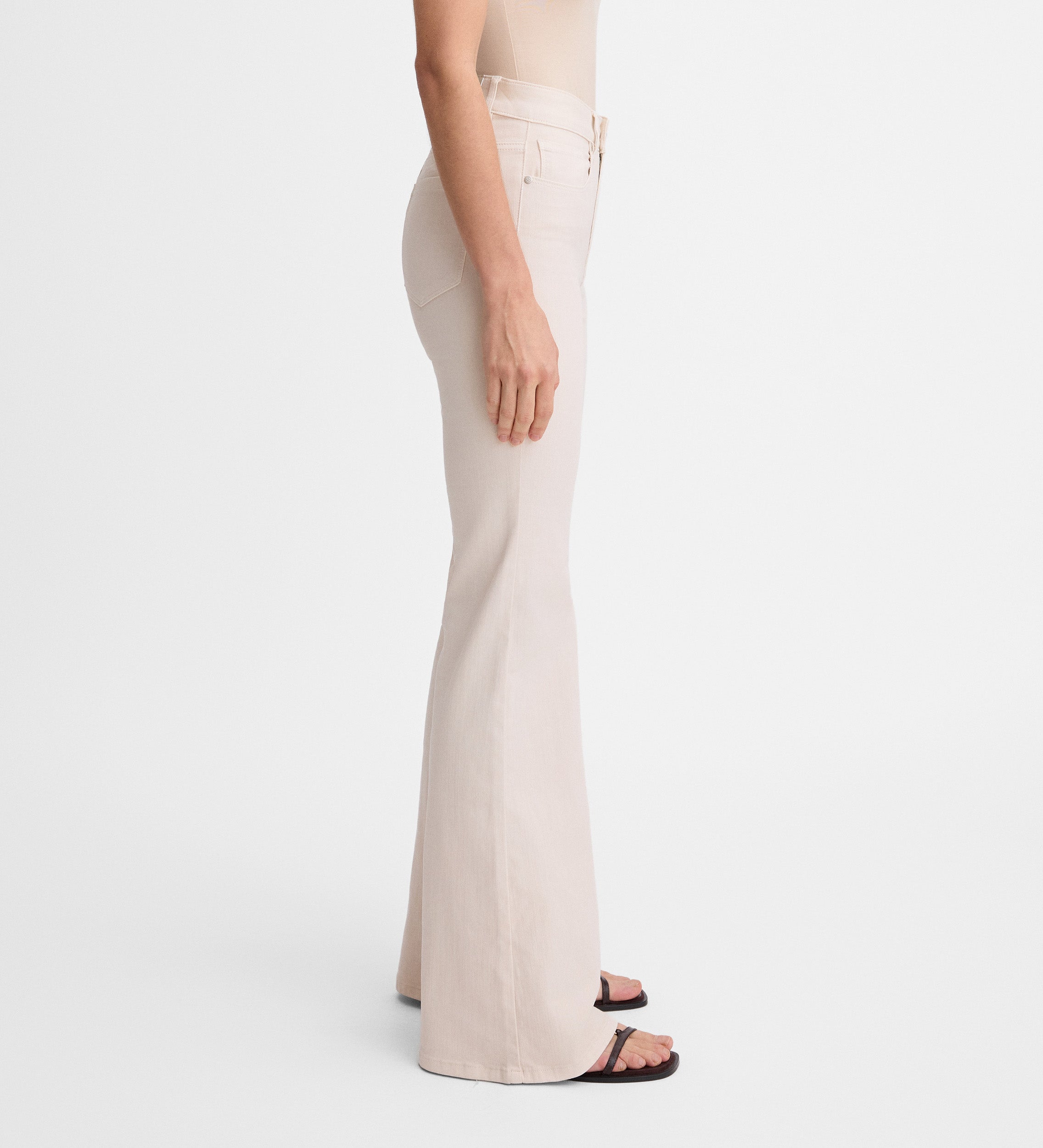 Pantalón vaquero acampanado