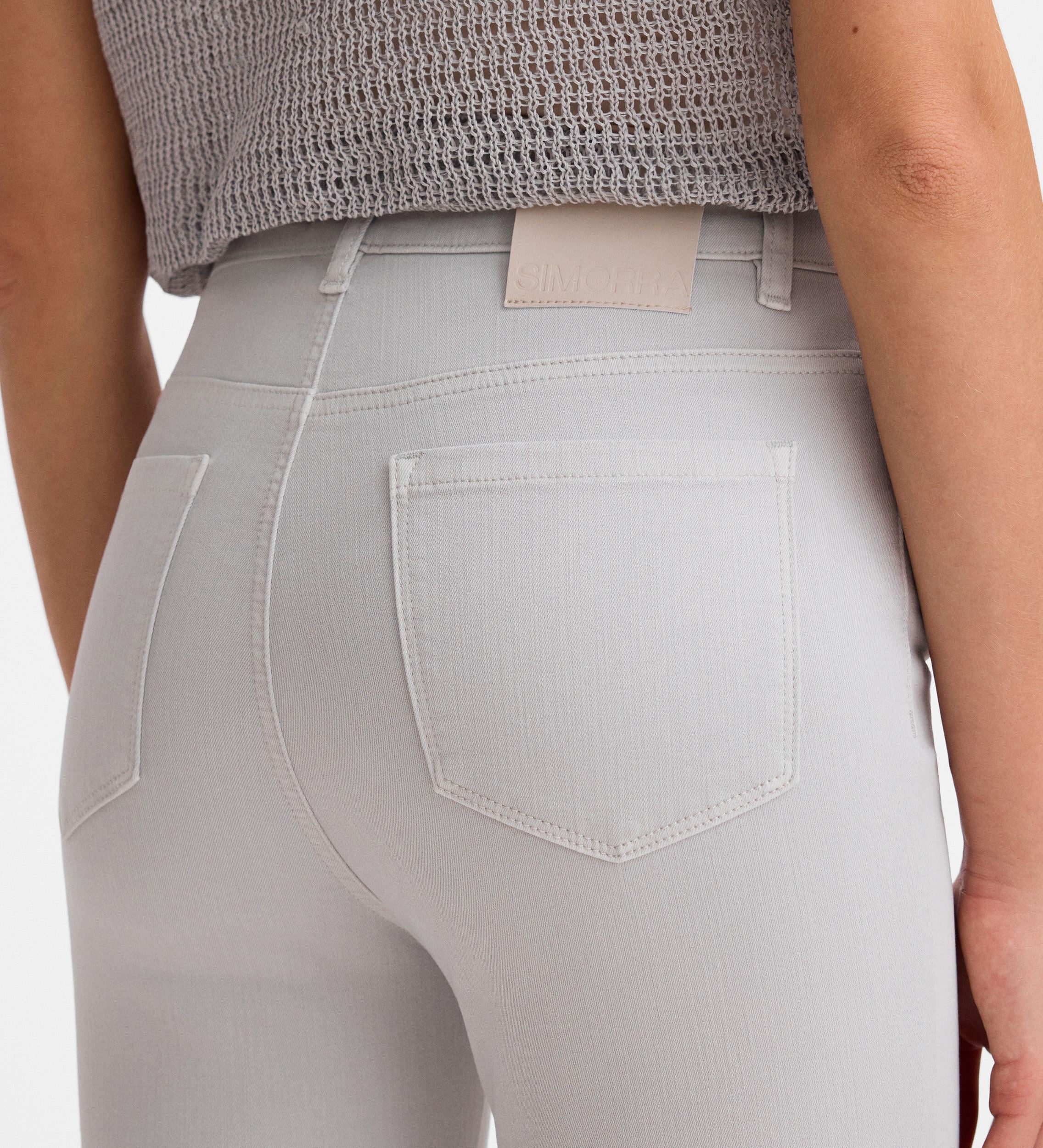 Pantalón vaquero acampanado