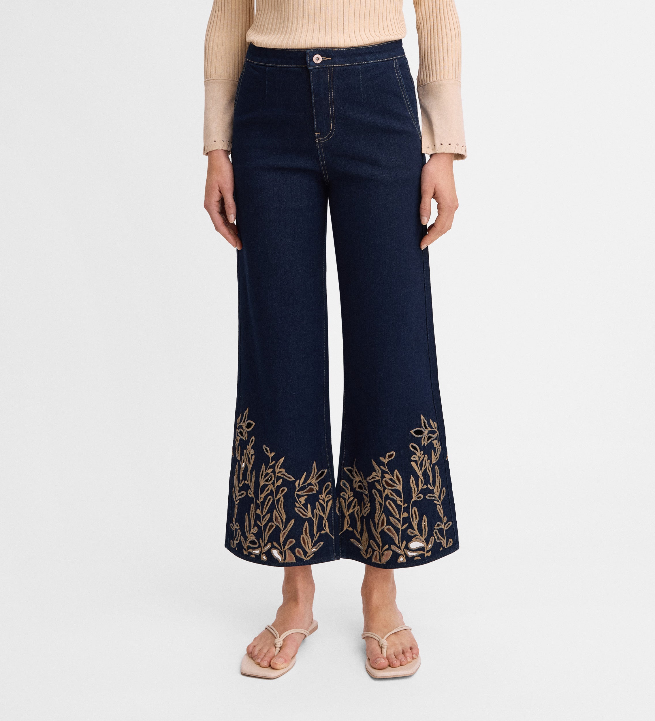 Pantalón vaquero crop bordado