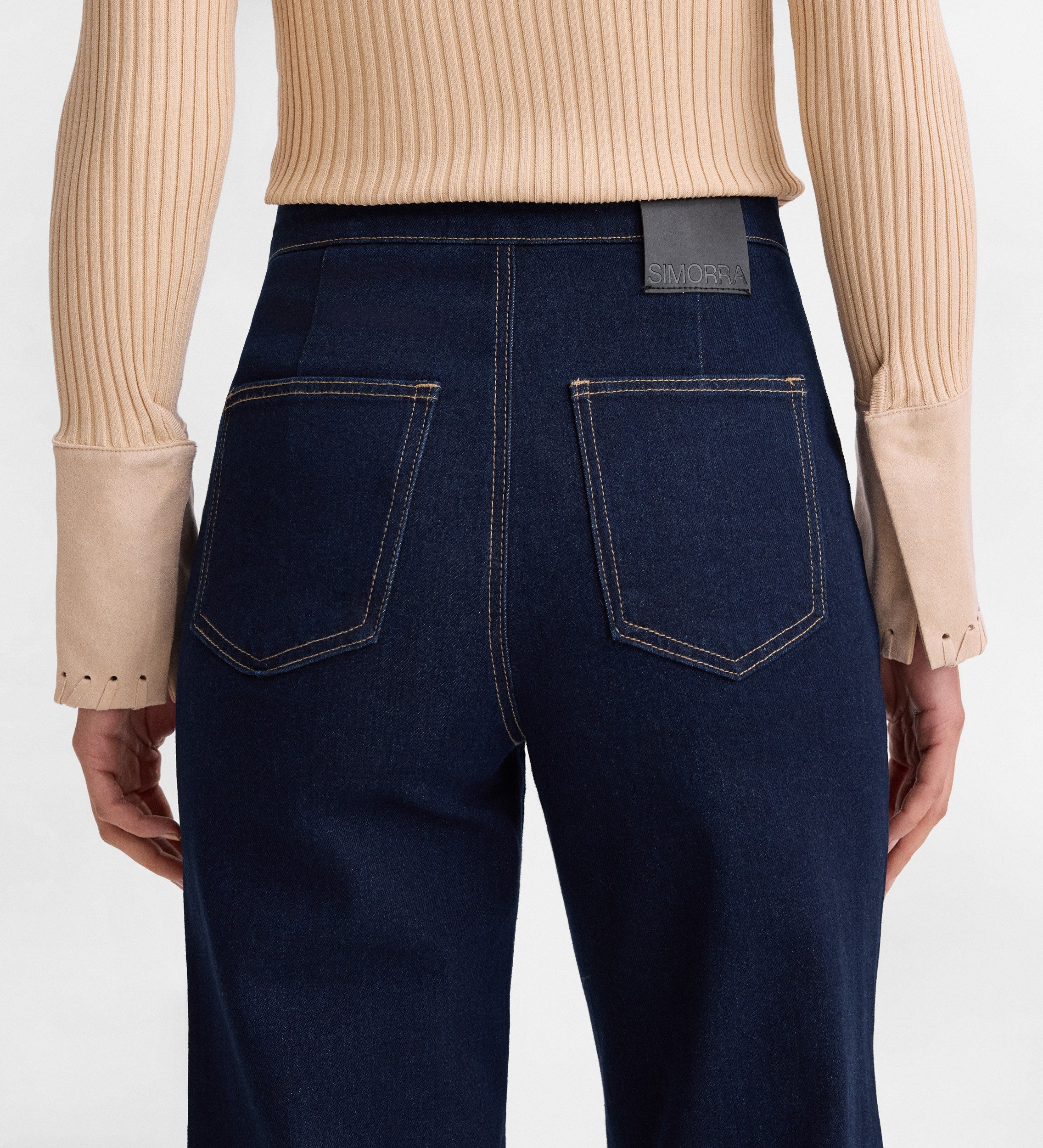 Pantalón vaquero crop bordado