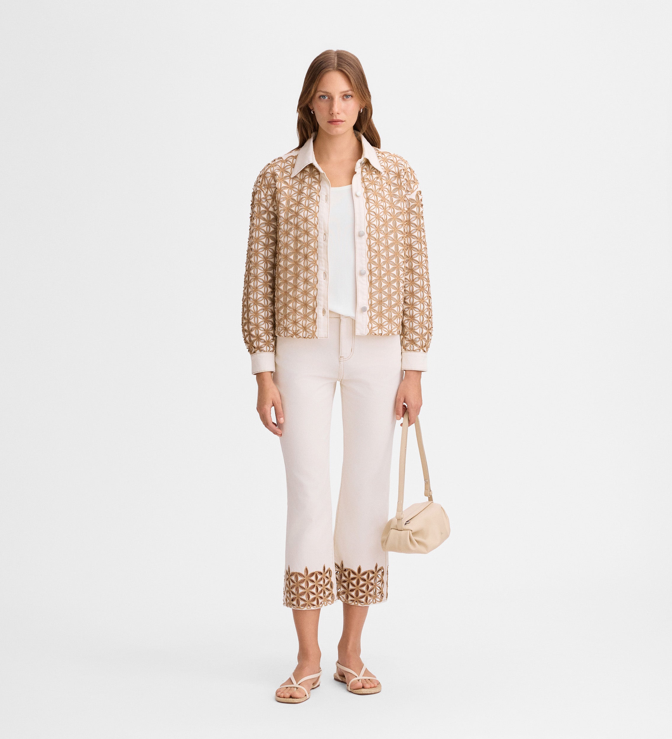 Pantalón crop bordado decorativo