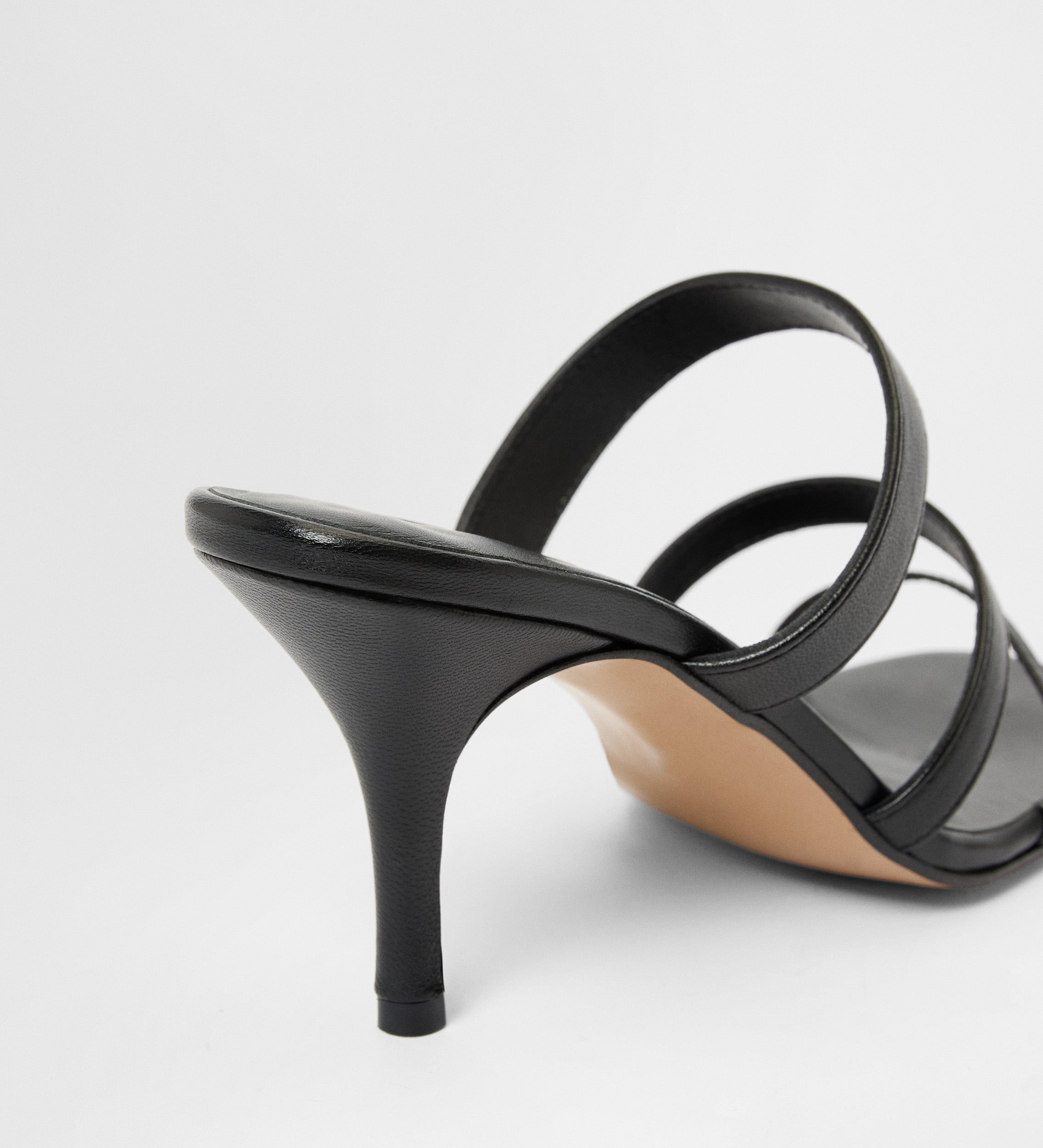 Sandalia tiras tacón