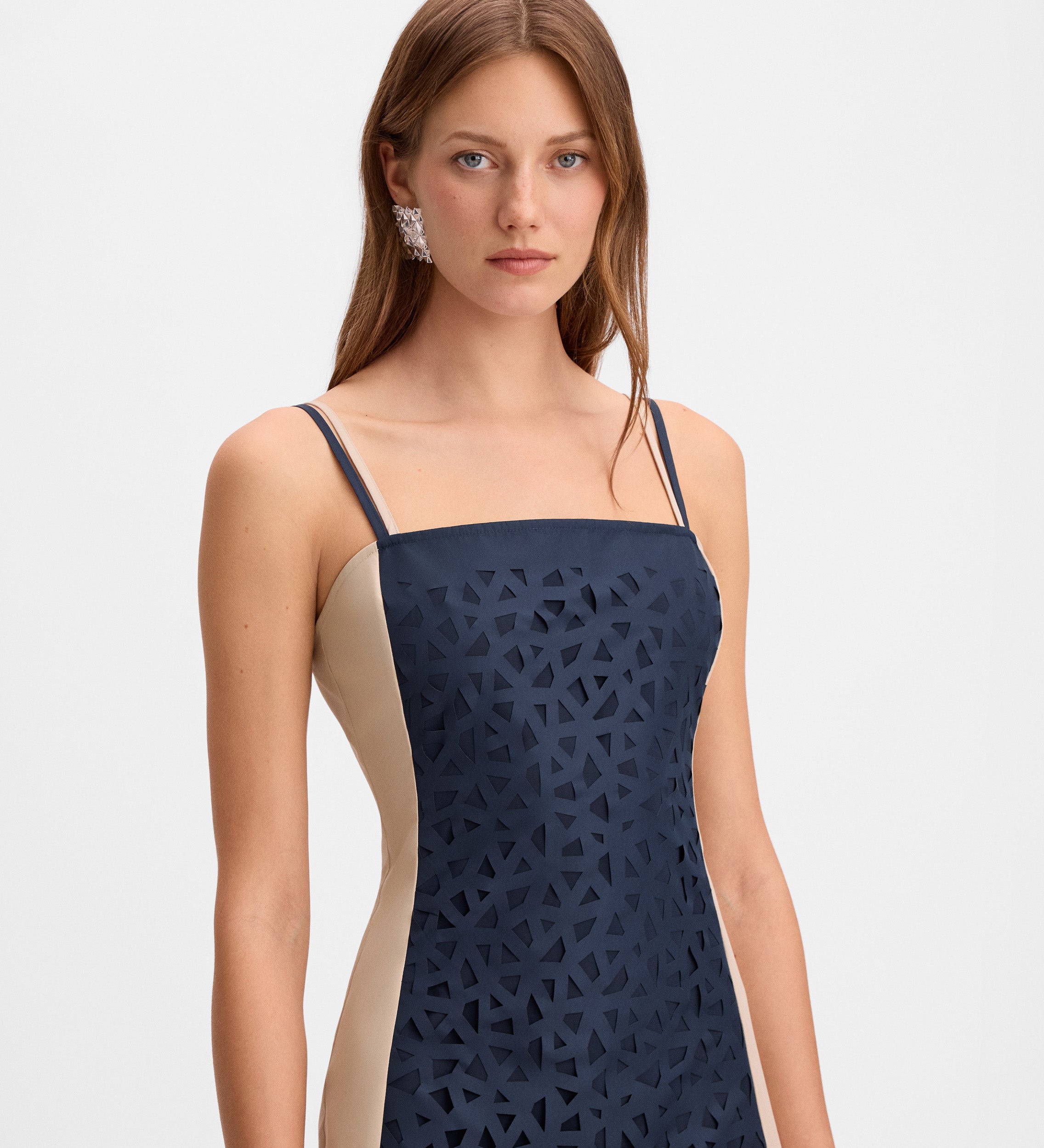 Robe bicolore découpée laser