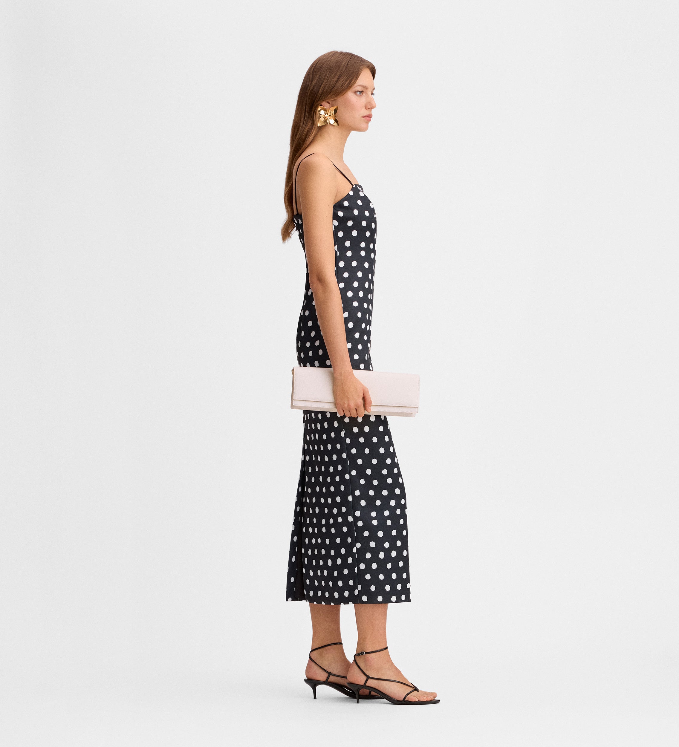 Robe fourreau à bretelles