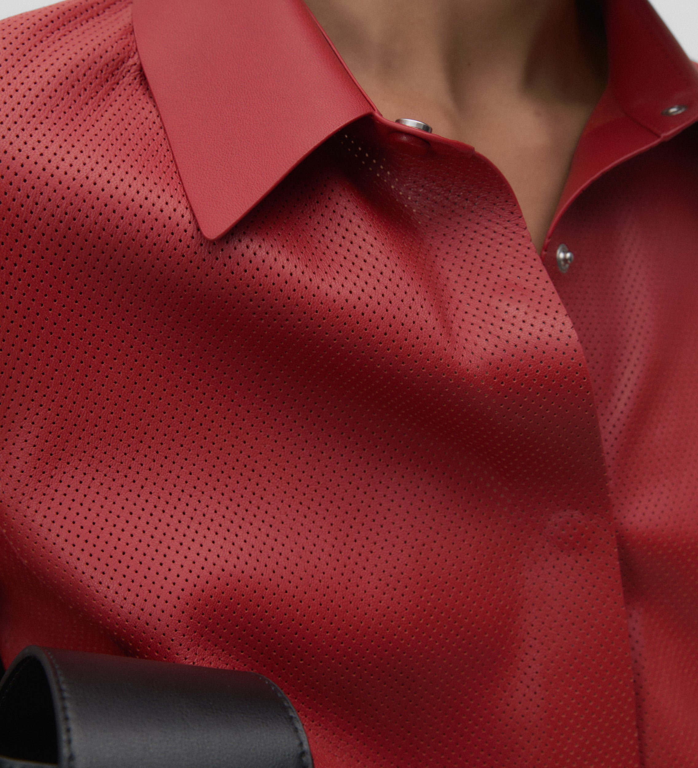 Surchemise en cuir nappa découpé
