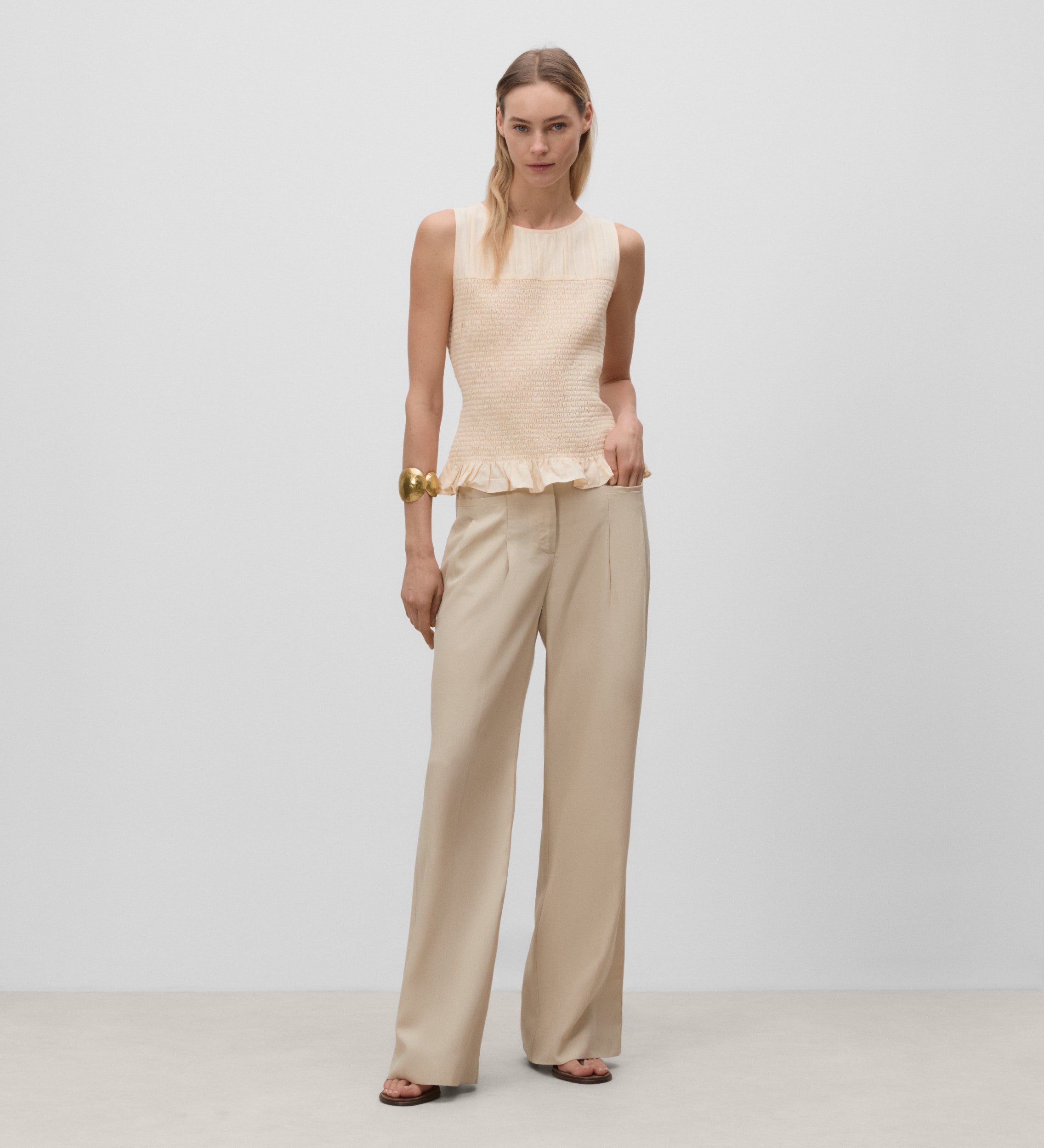 Top with elasticated bobbin