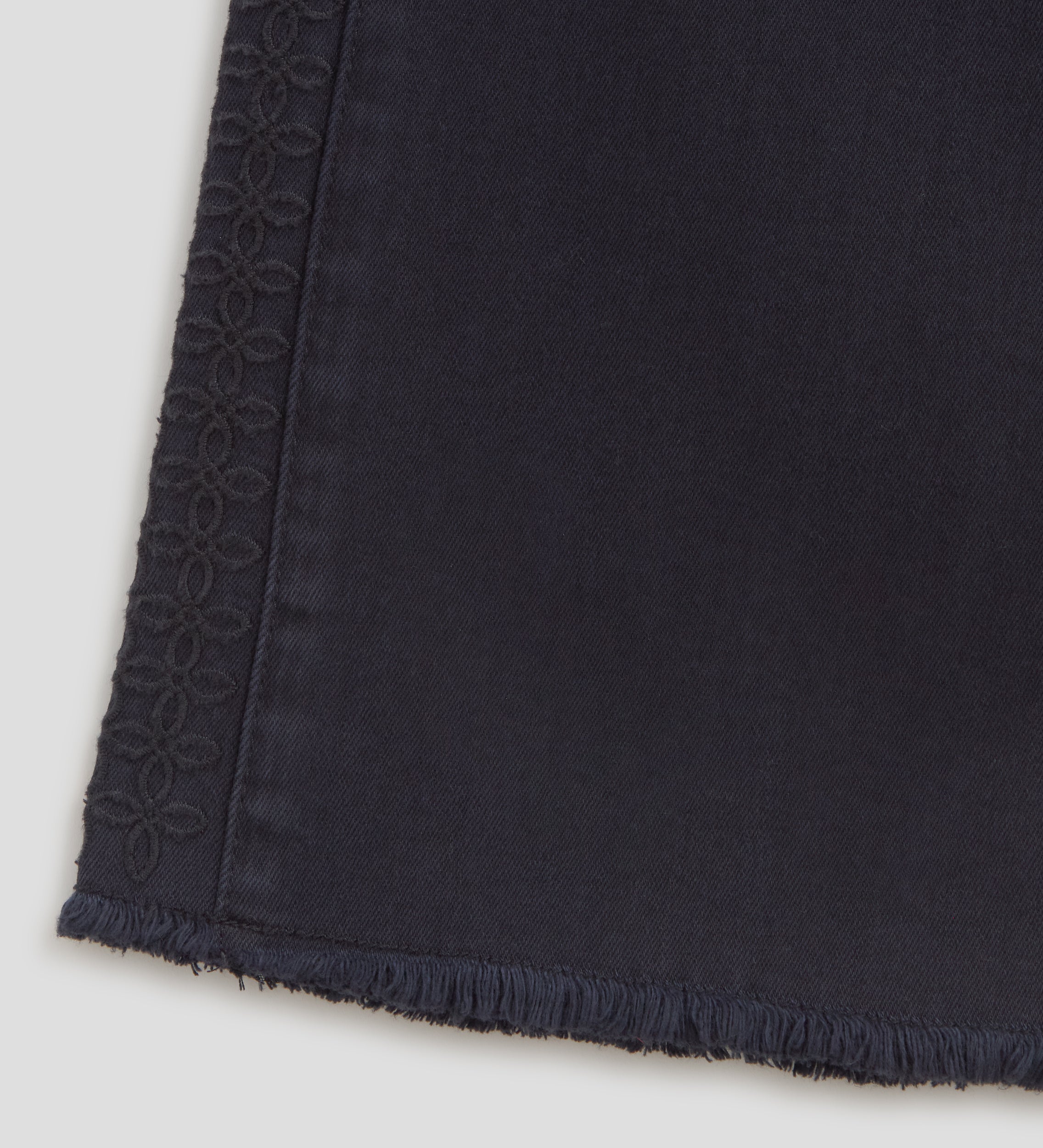 Pantalon large avec broderie sur le côté
