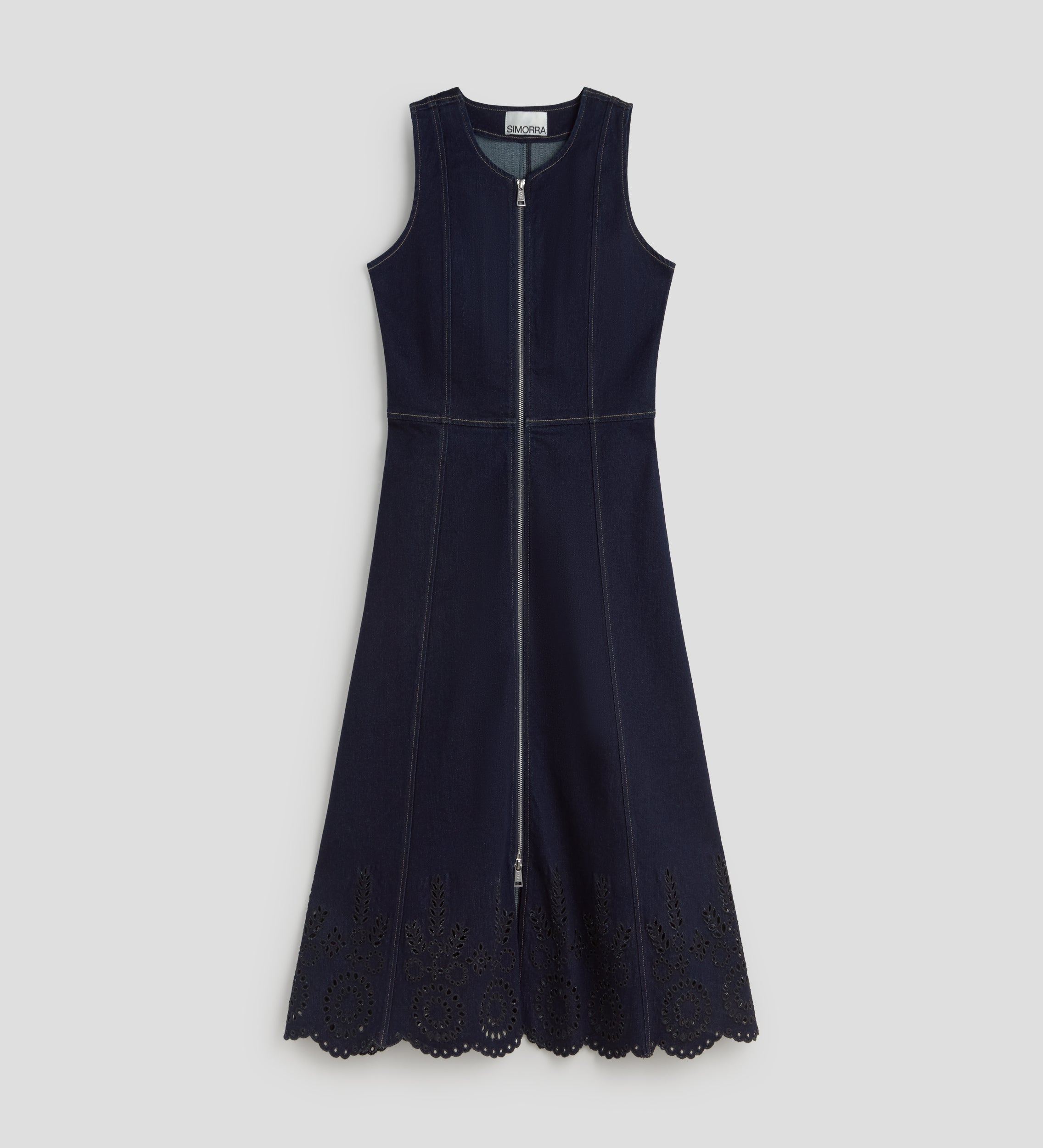Robe en jean brodée à l'anglaise