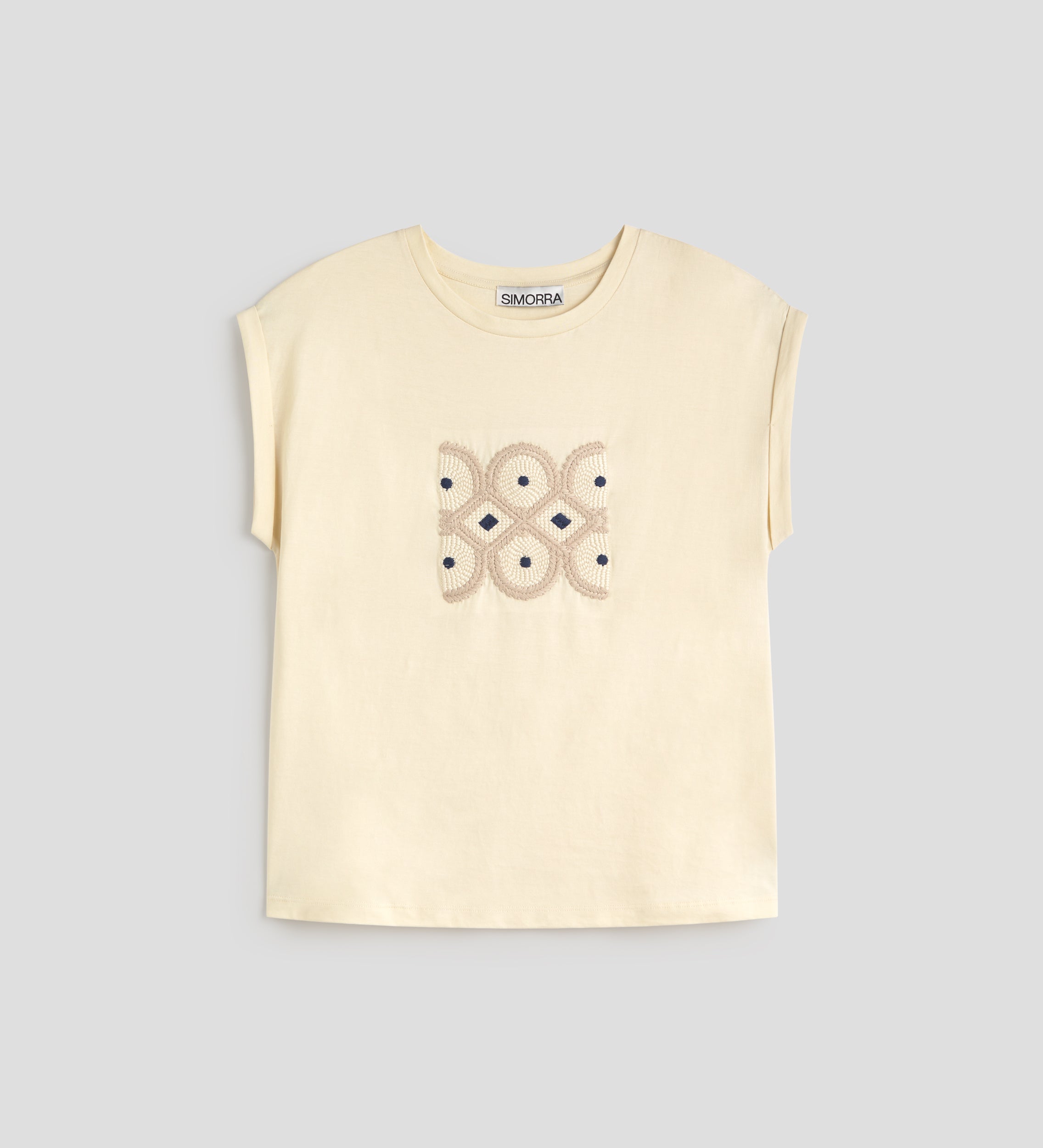 Camiseta con bordado