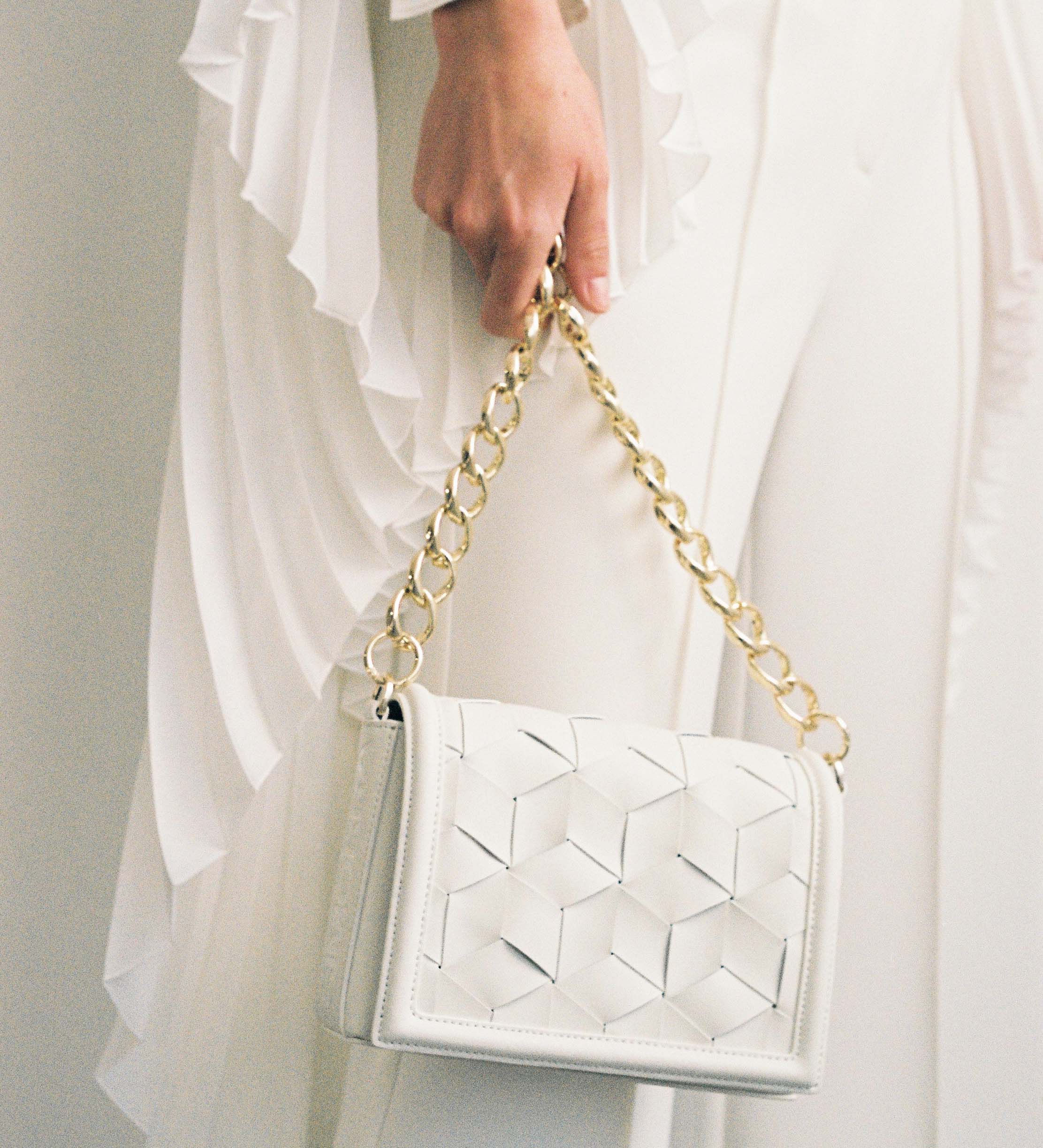 Chain shoulder bag